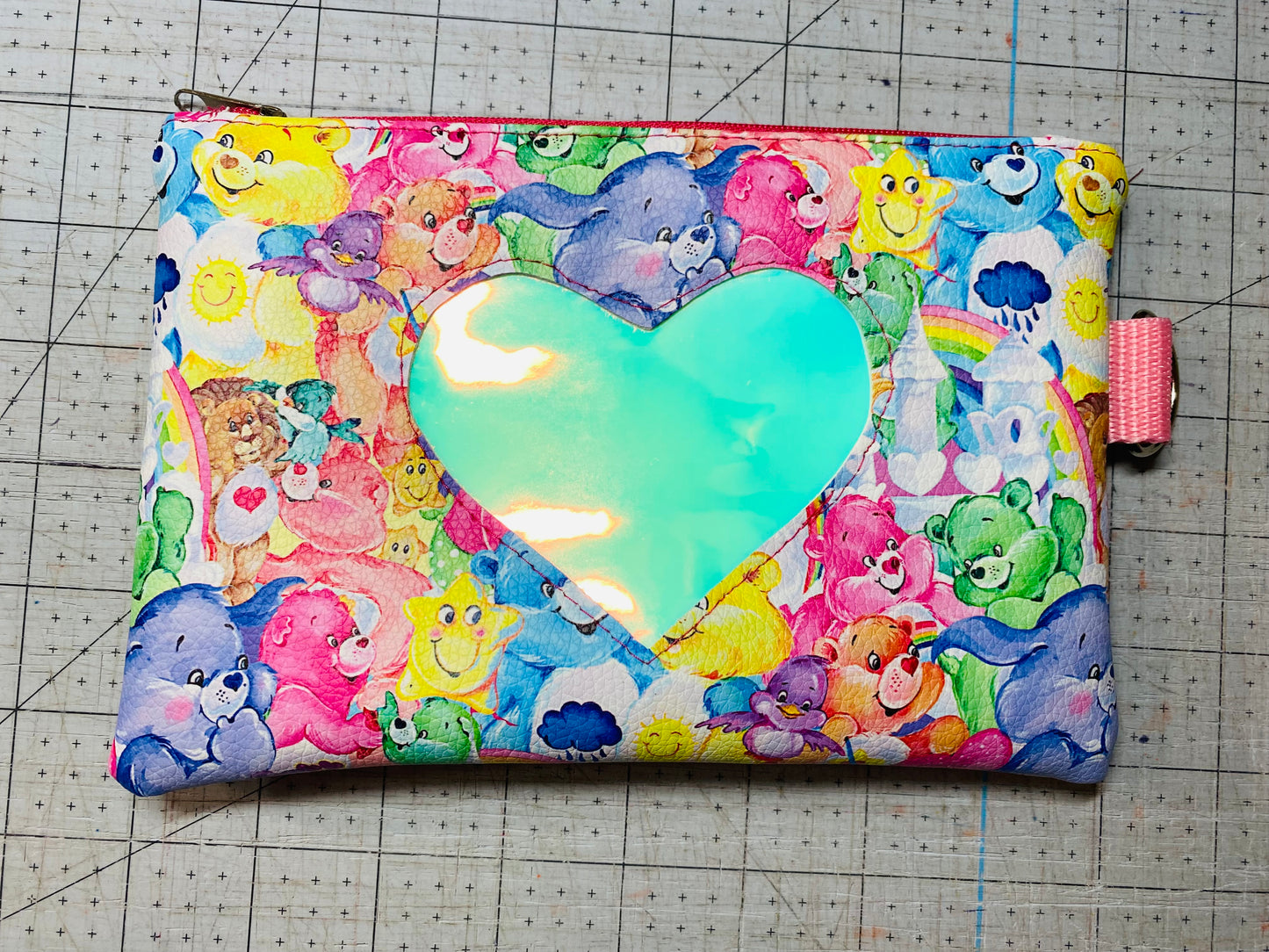 Bear Holo heart center pouch