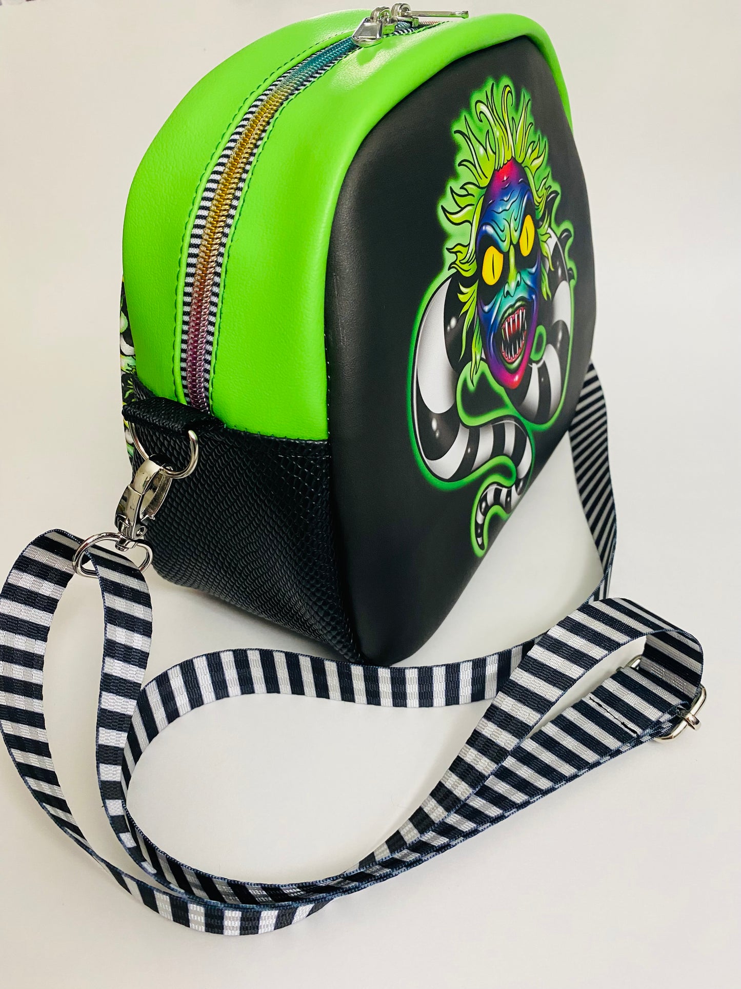 BEETLEJUICE SANDWORM BOWLER CROSSBODY