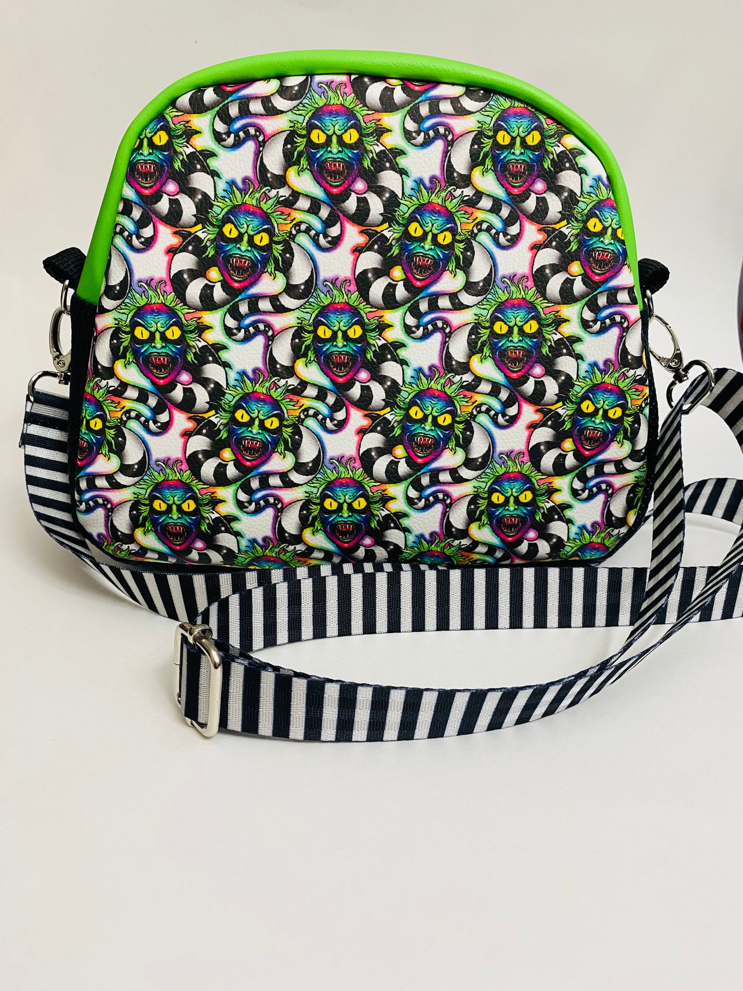 BEETLEJUICE SANDWORM BOWLER CROSSBODY