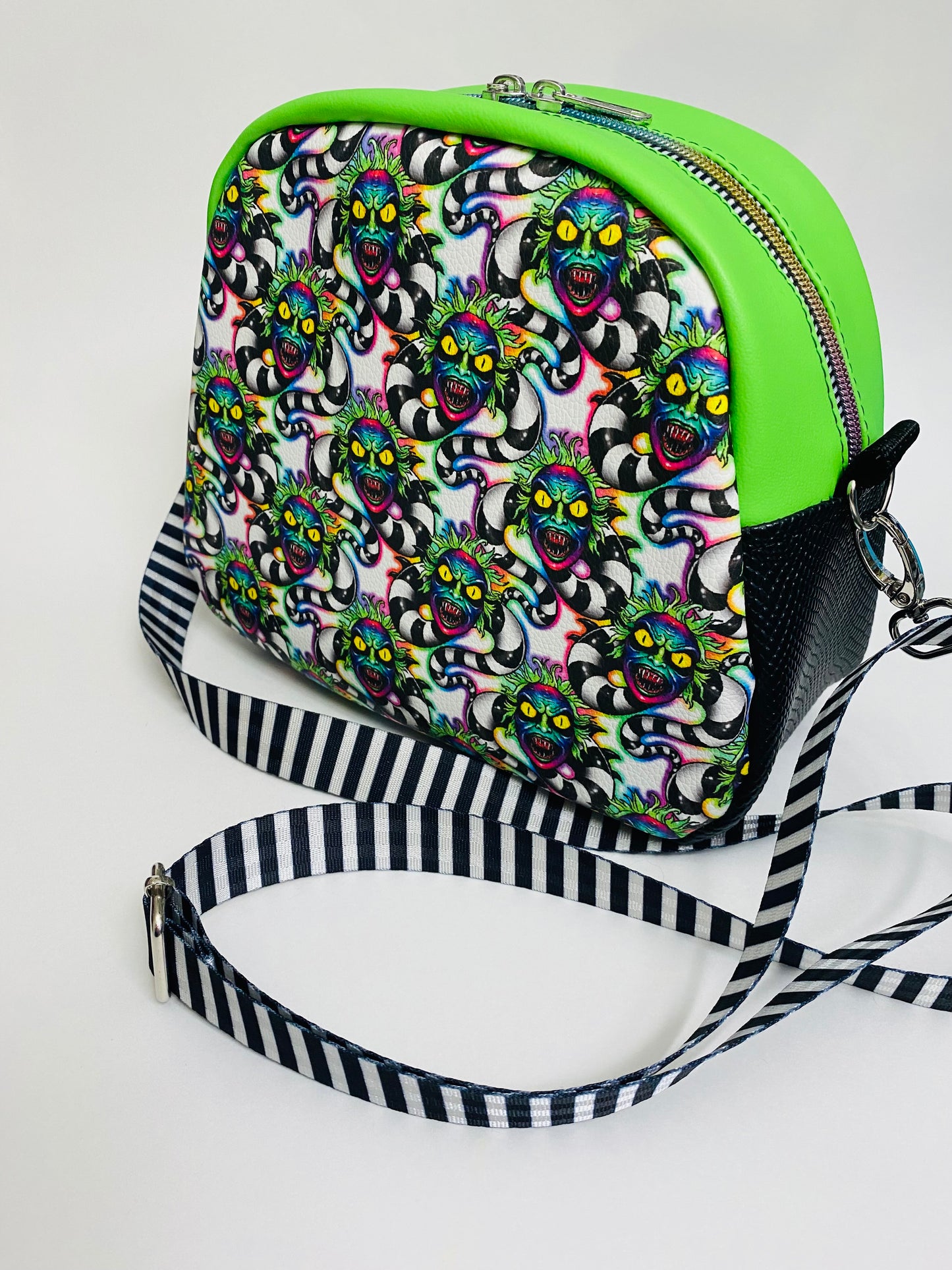 BEETLEJUICE SANDWORM BOWLER CROSSBODY