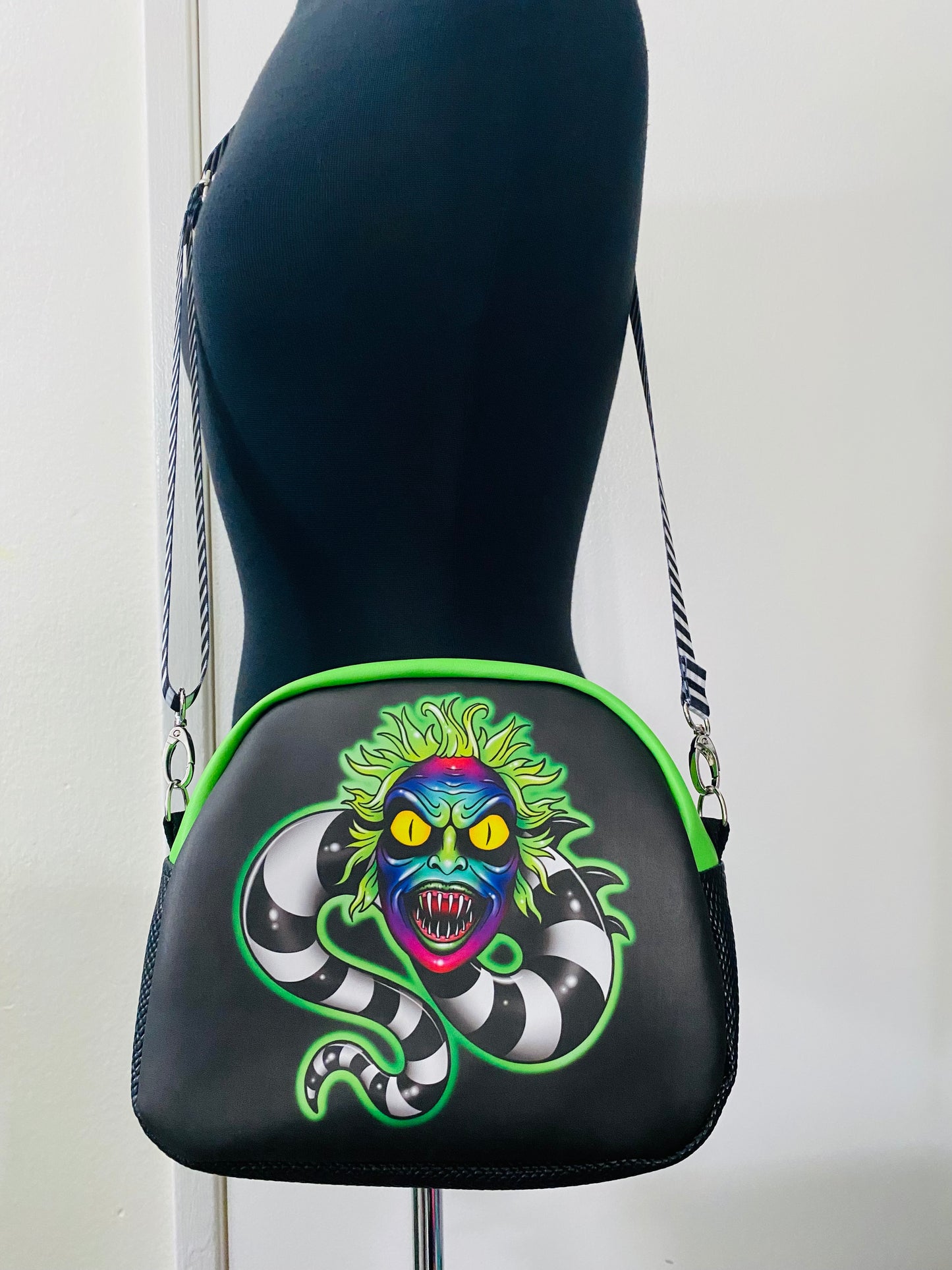 BEETLEJUICE SANDWORM BOWLER CROSSBODY
