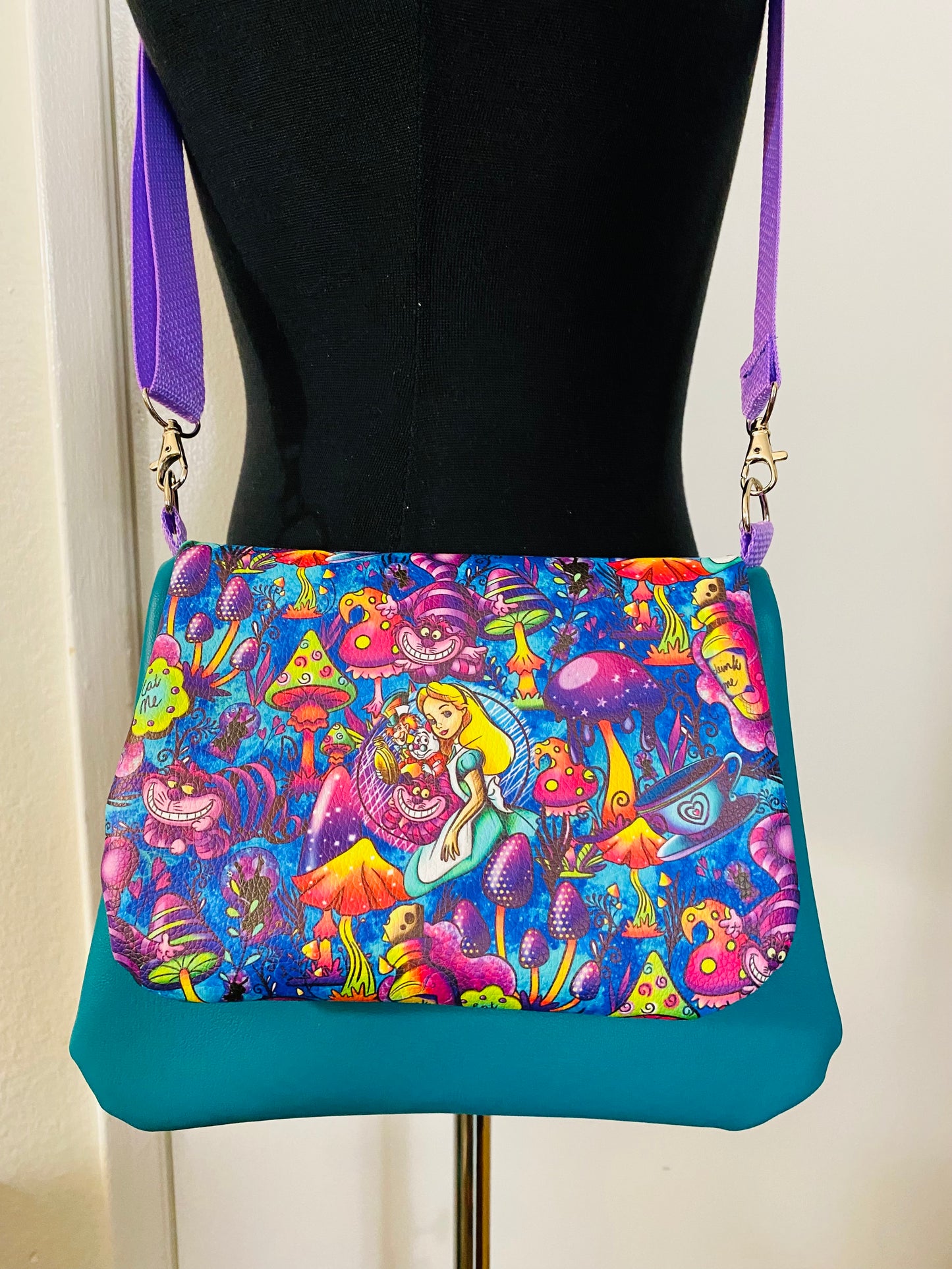 Alice in wonderland crossover bag