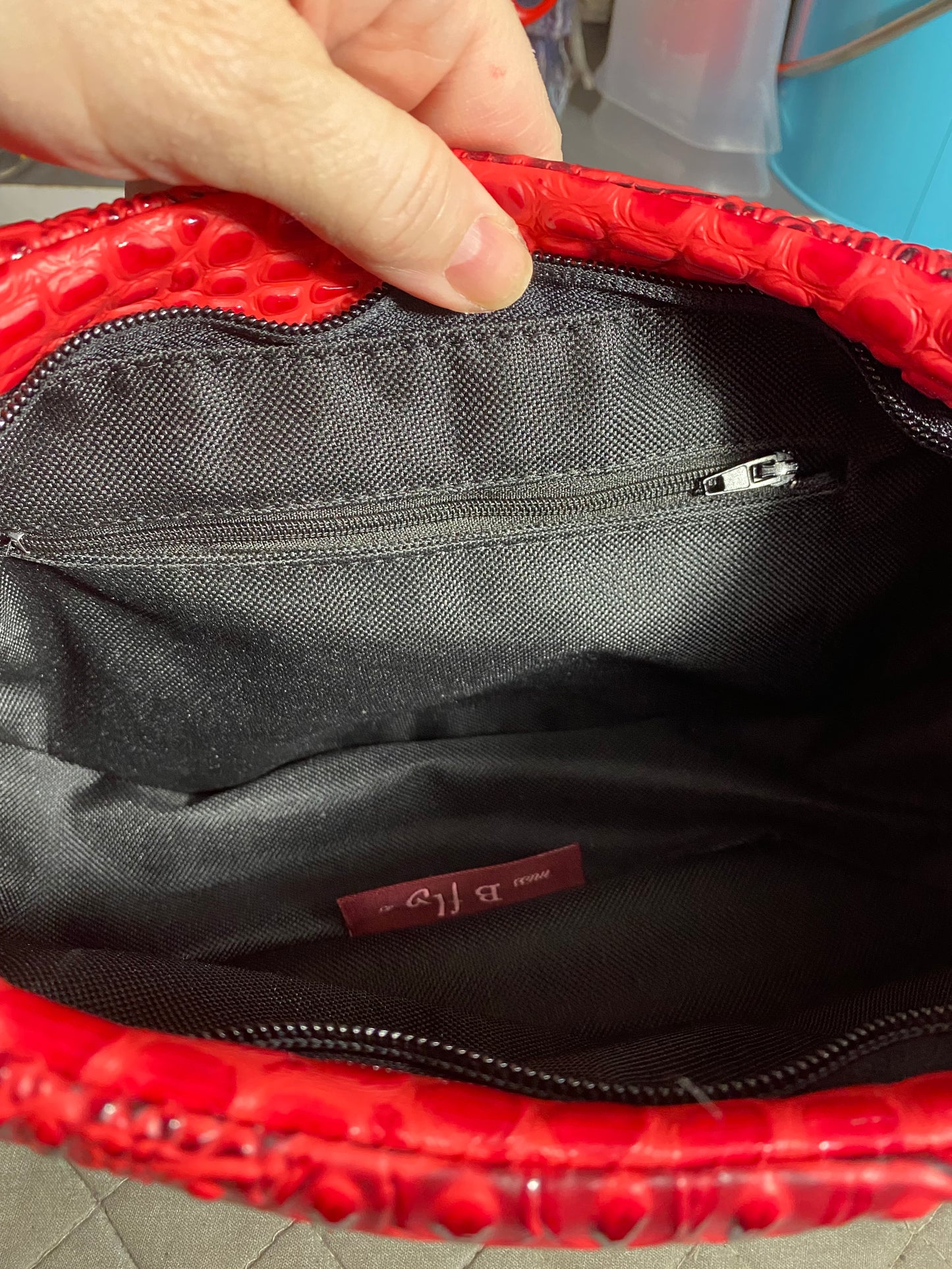 Embossed Gator shoulder bag with chain strap