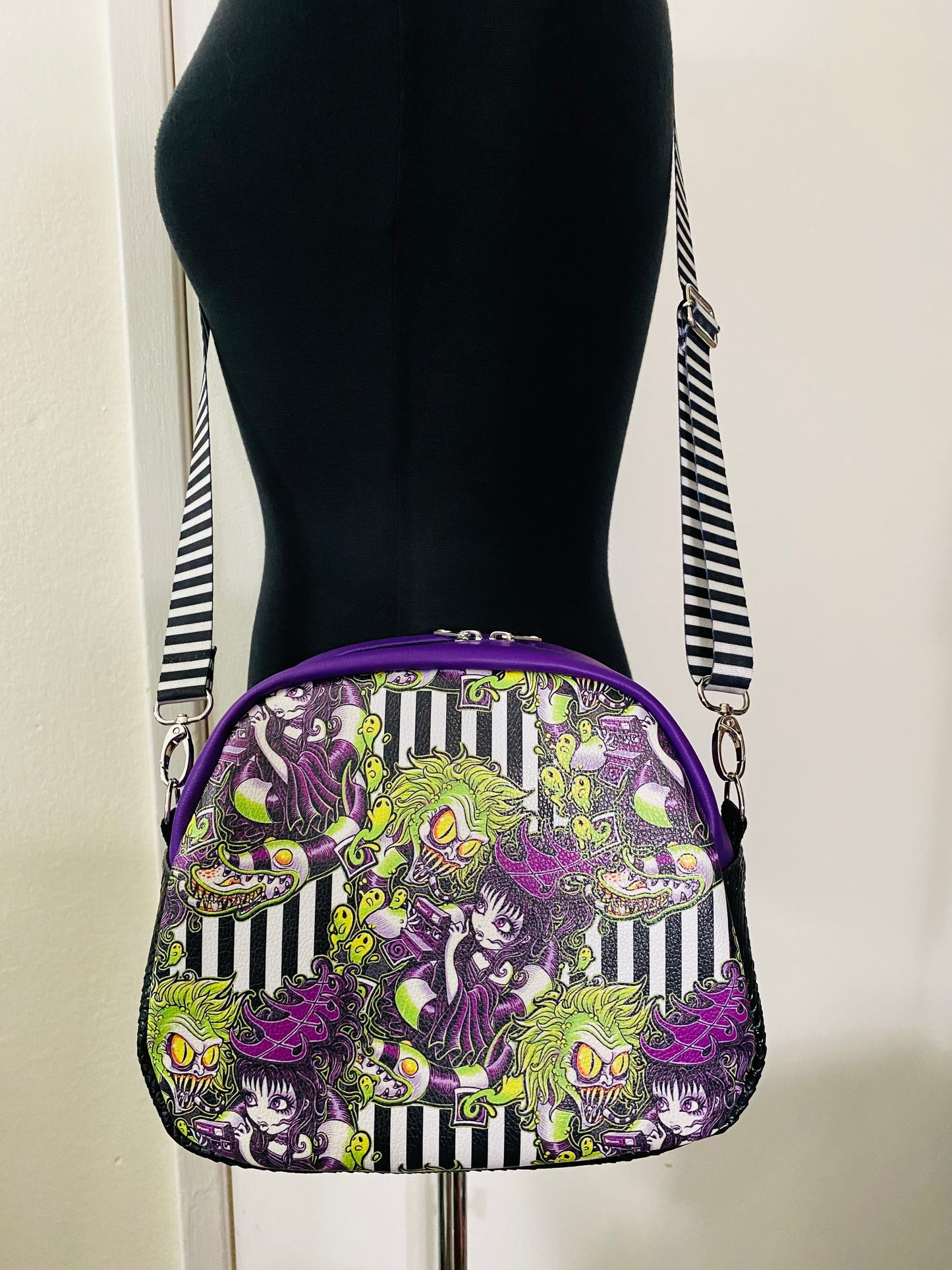 Animated BEETLEJUICE SANDWORM BOWLER CROSSBODY