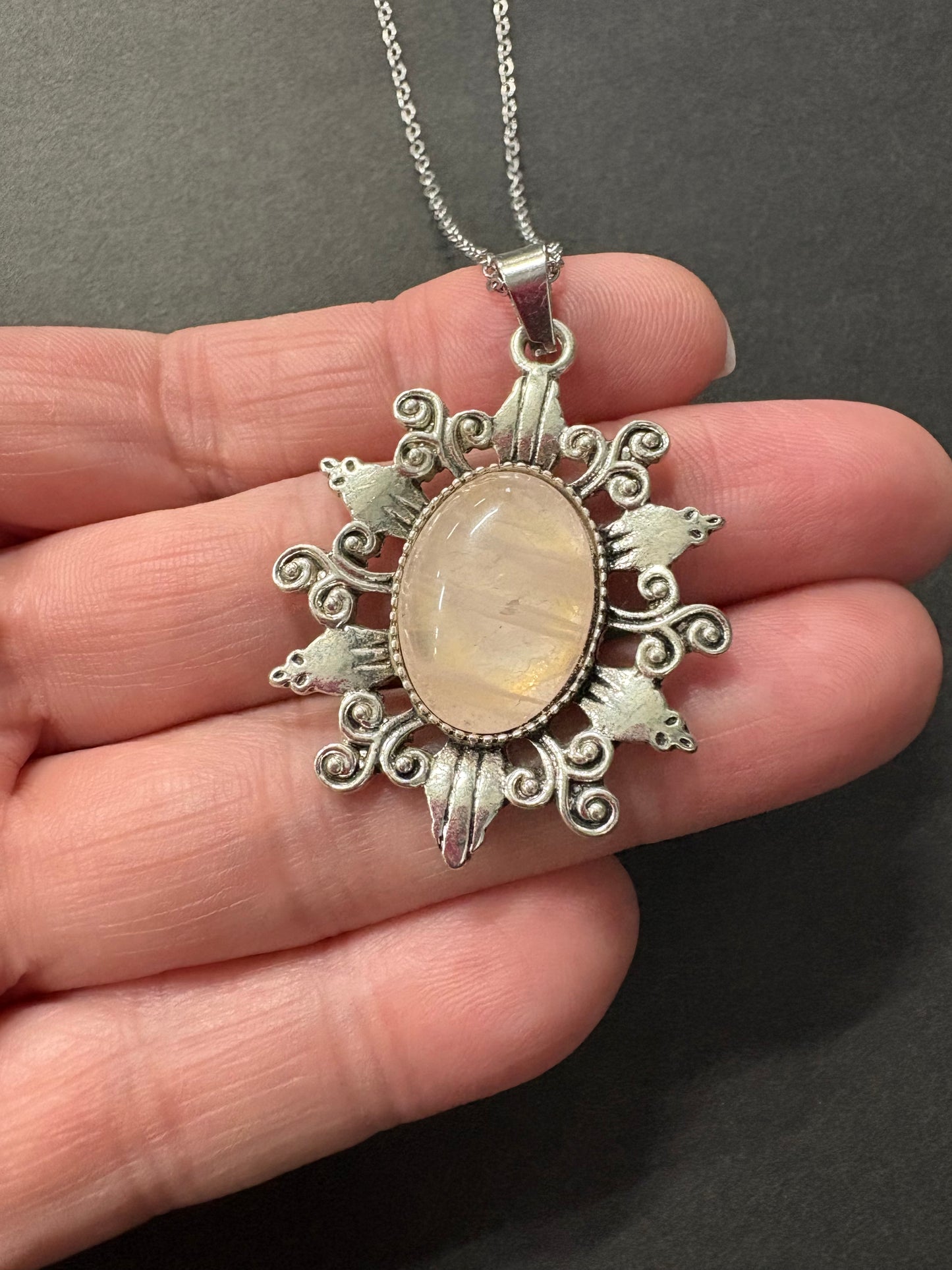 ROSE QUARTS FLOWER NECKLACE