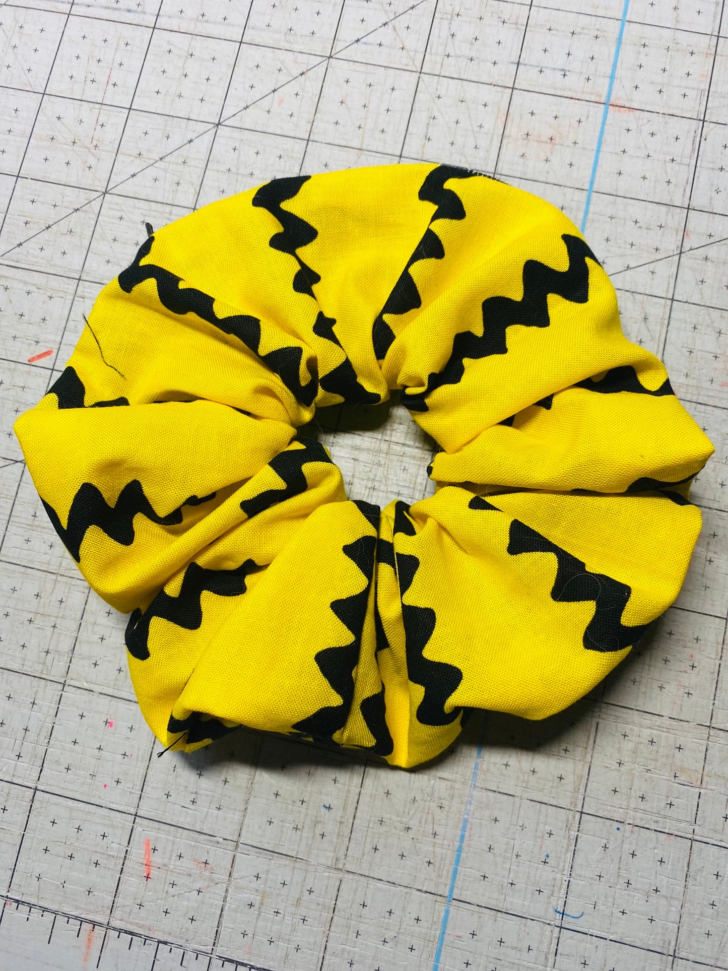 Charlie Brown peanuts secret stash scrunchie