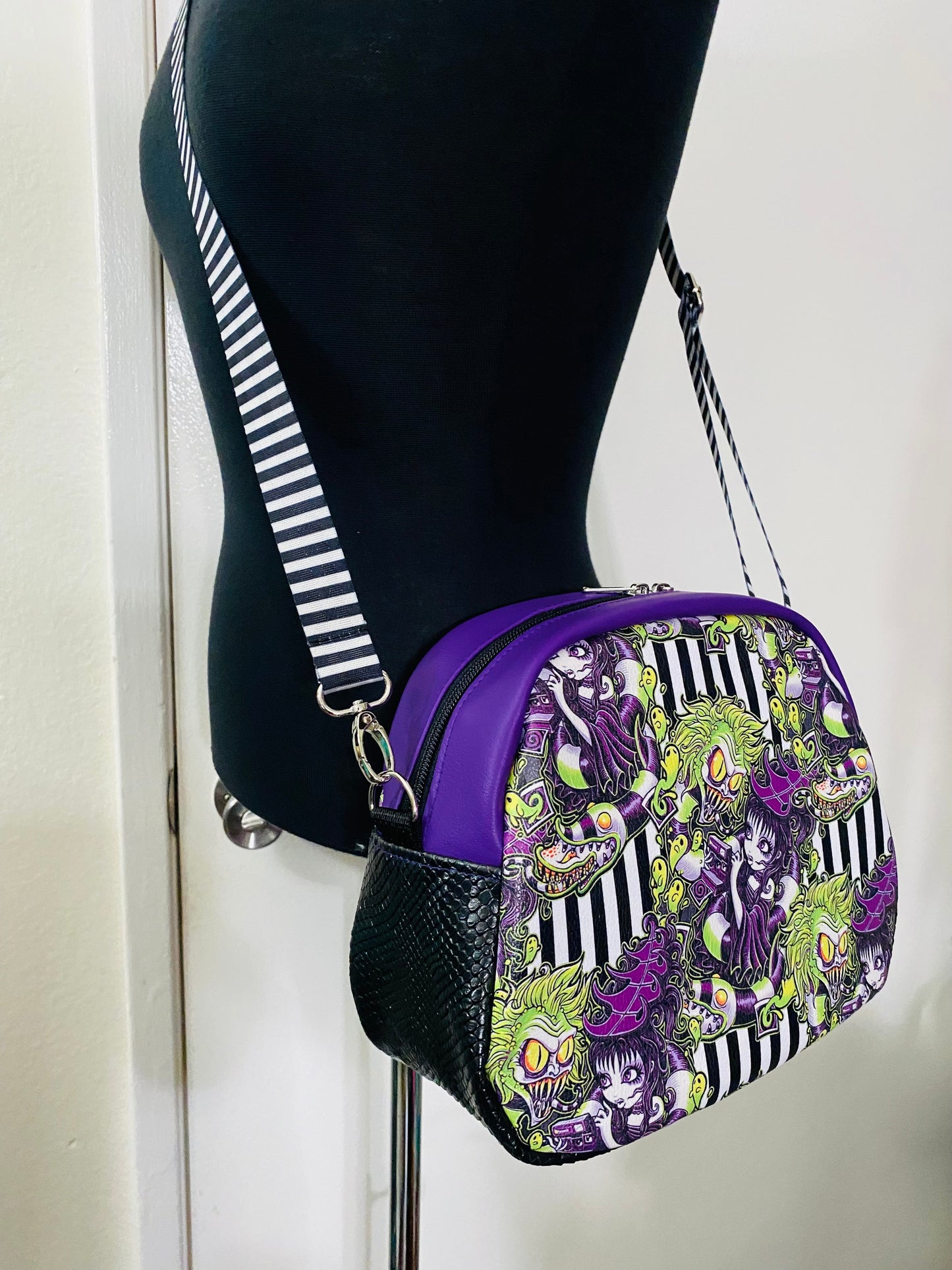 Animated BEETLEJUICE SANDWORM BOWLER CROSSBODY