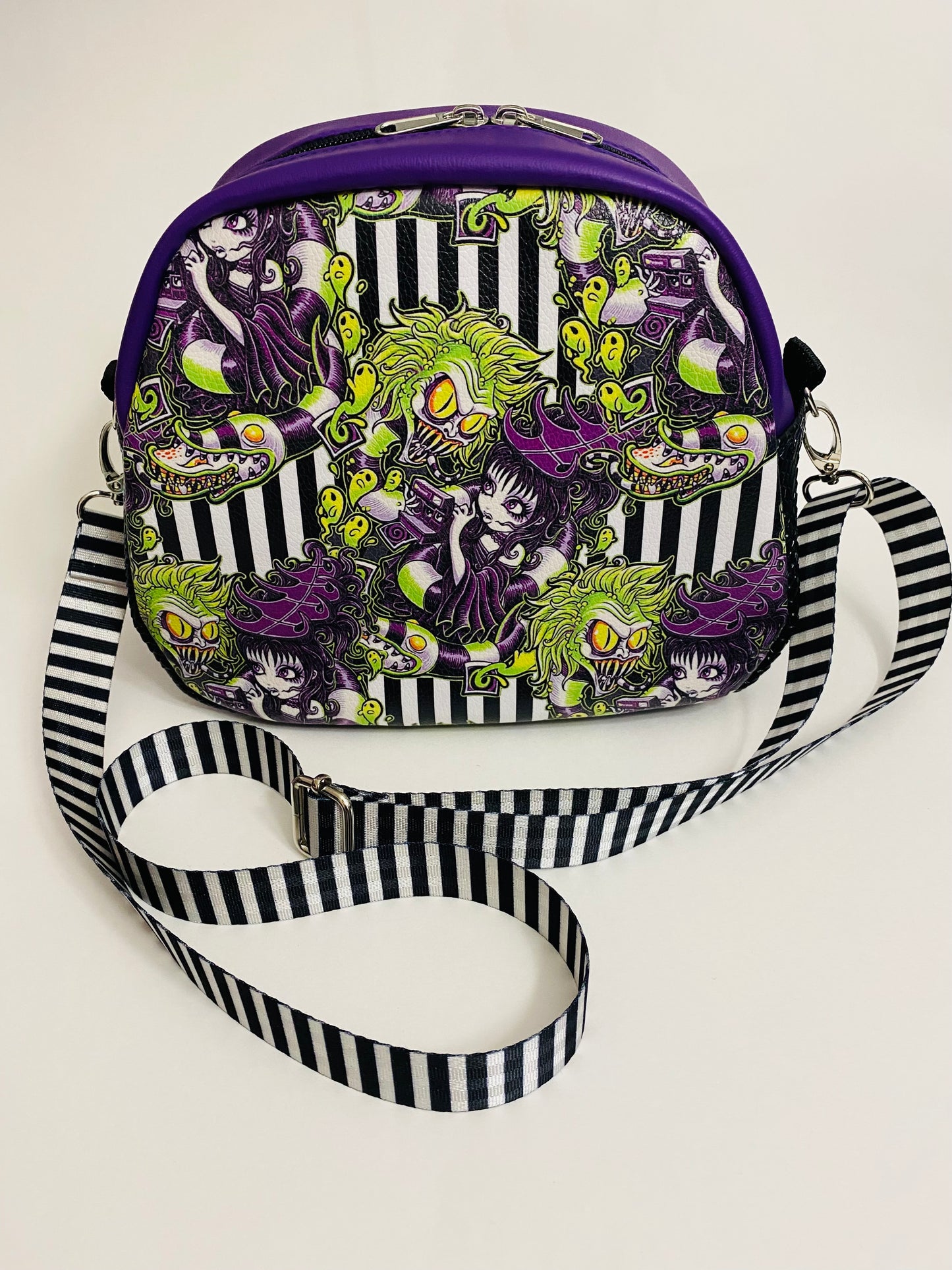 Animated BEETLEJUICE SANDWORM BOWLER CROSSBODY