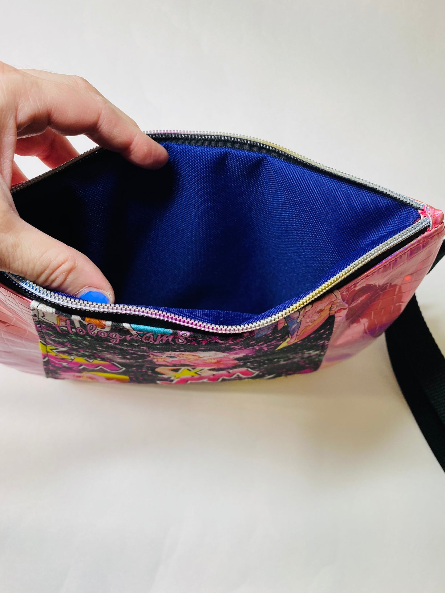 PINK HOLOGRAPHIC JEM WRISTLET CLUTCH POUCH