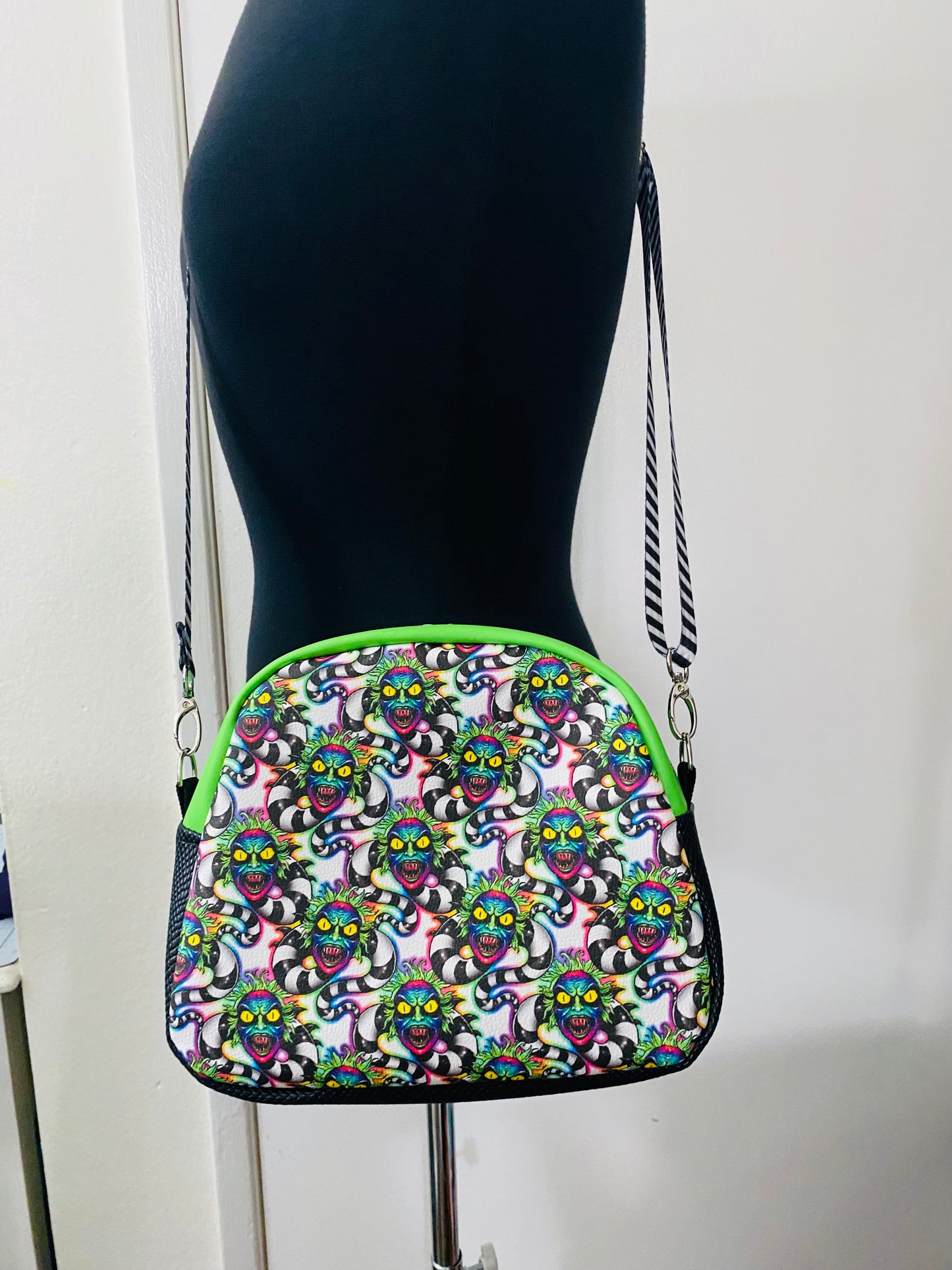BEETLEJUICE SANDWORM BOWLER CROSSBODY