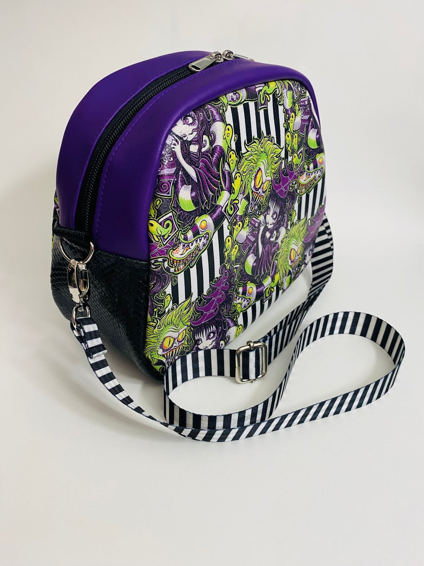 Animated BEETLEJUICE SANDWORM BOWLER CROSSBODY