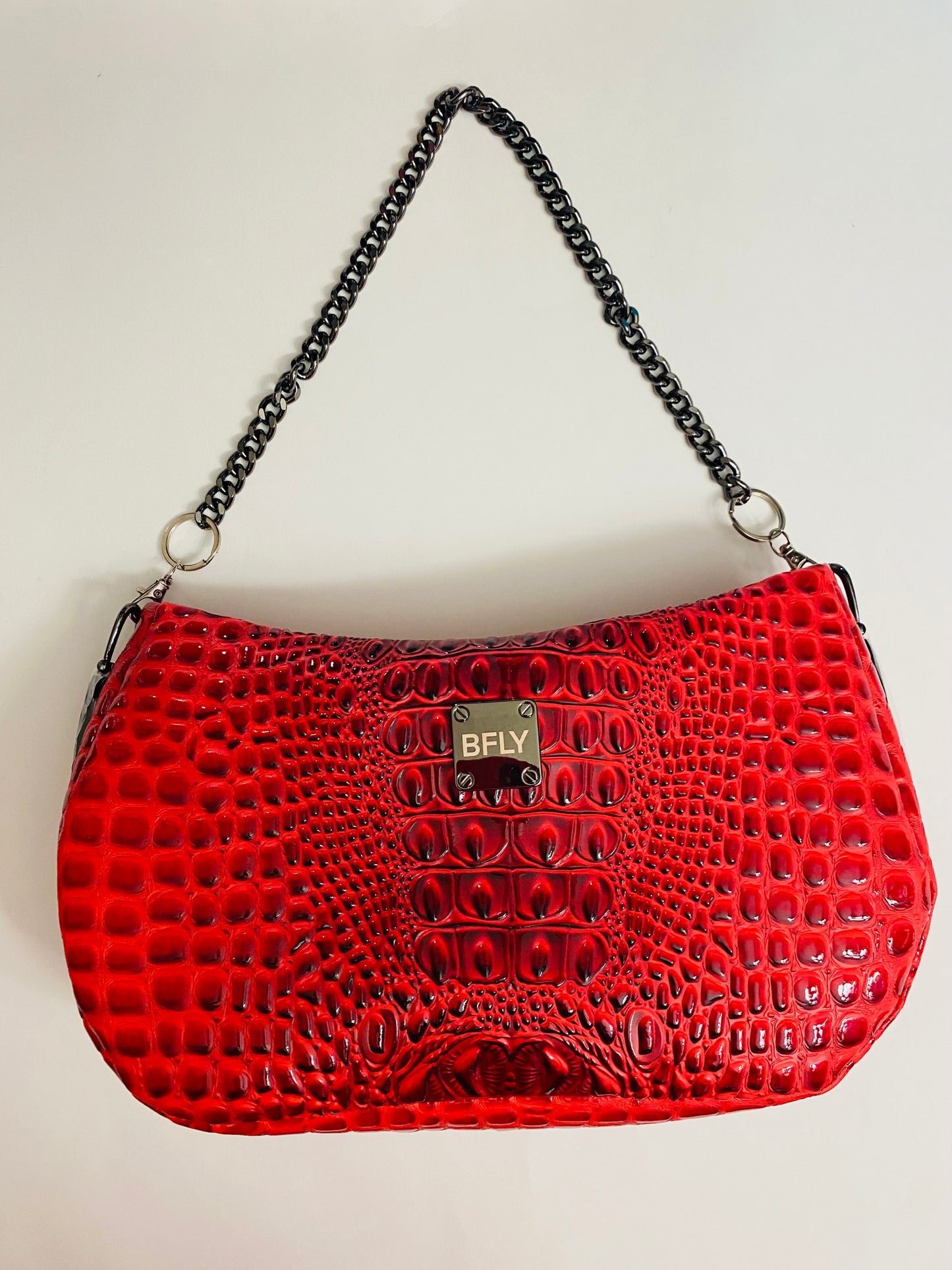 Embossed Gator shoulder bag with chain strap