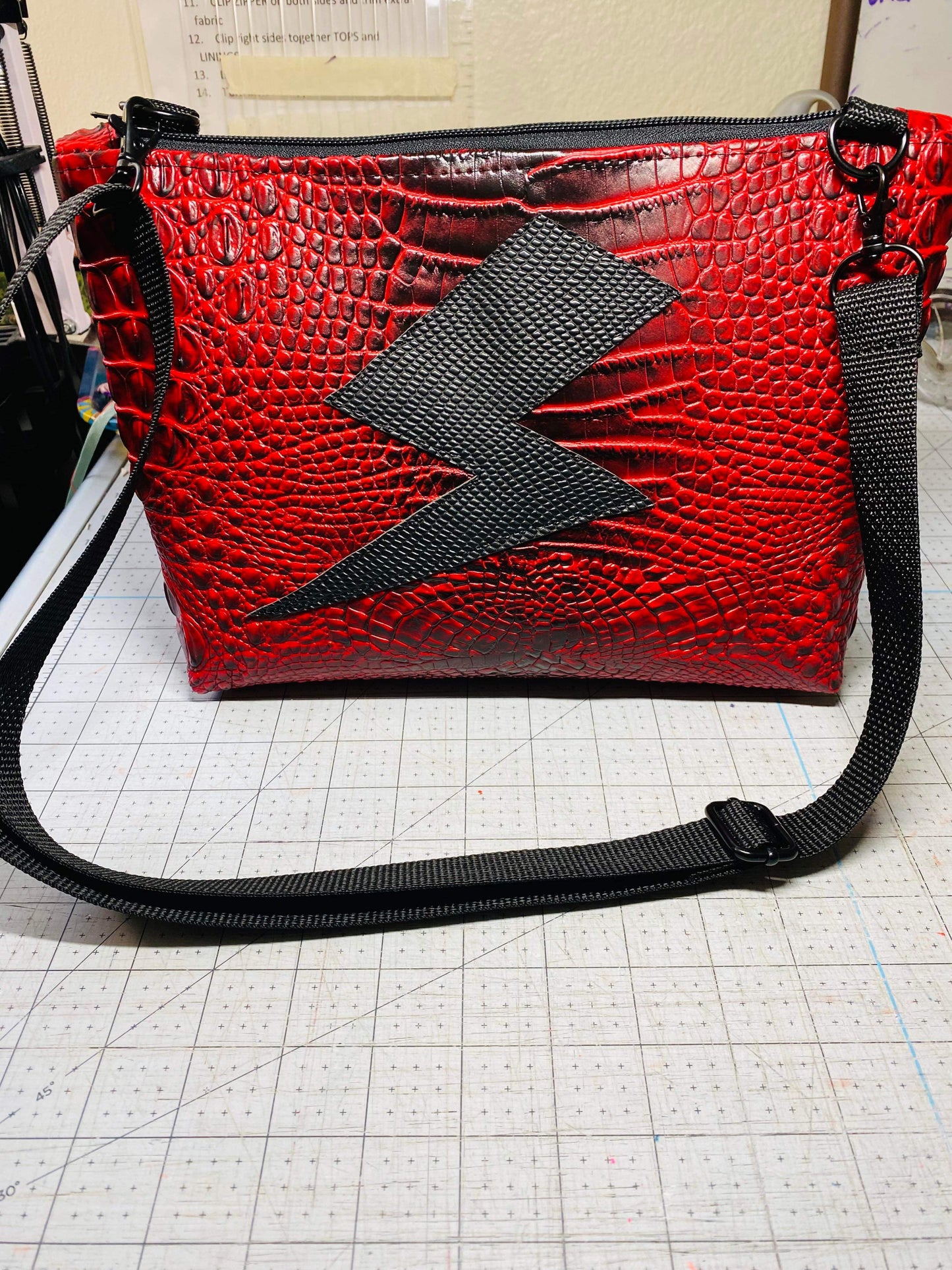 CROC LIGHTNING BAG DARK RED OMBRÉ