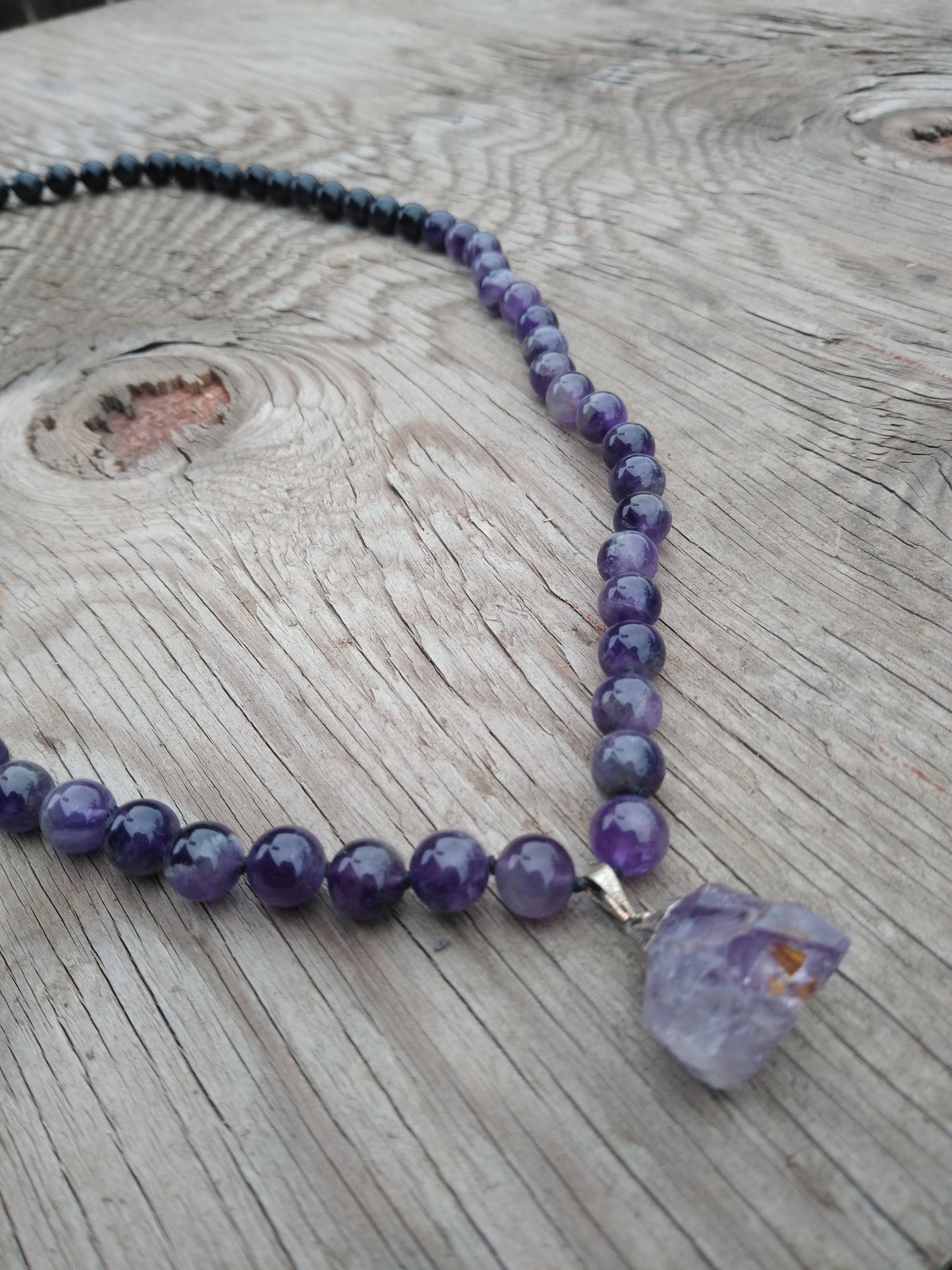 AMETHYST & ONYX BEADED NECKLACE WITH AMETHYST PENDANT