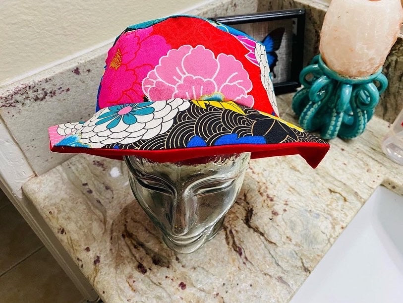 FLOWER POWER BUCKET HAT