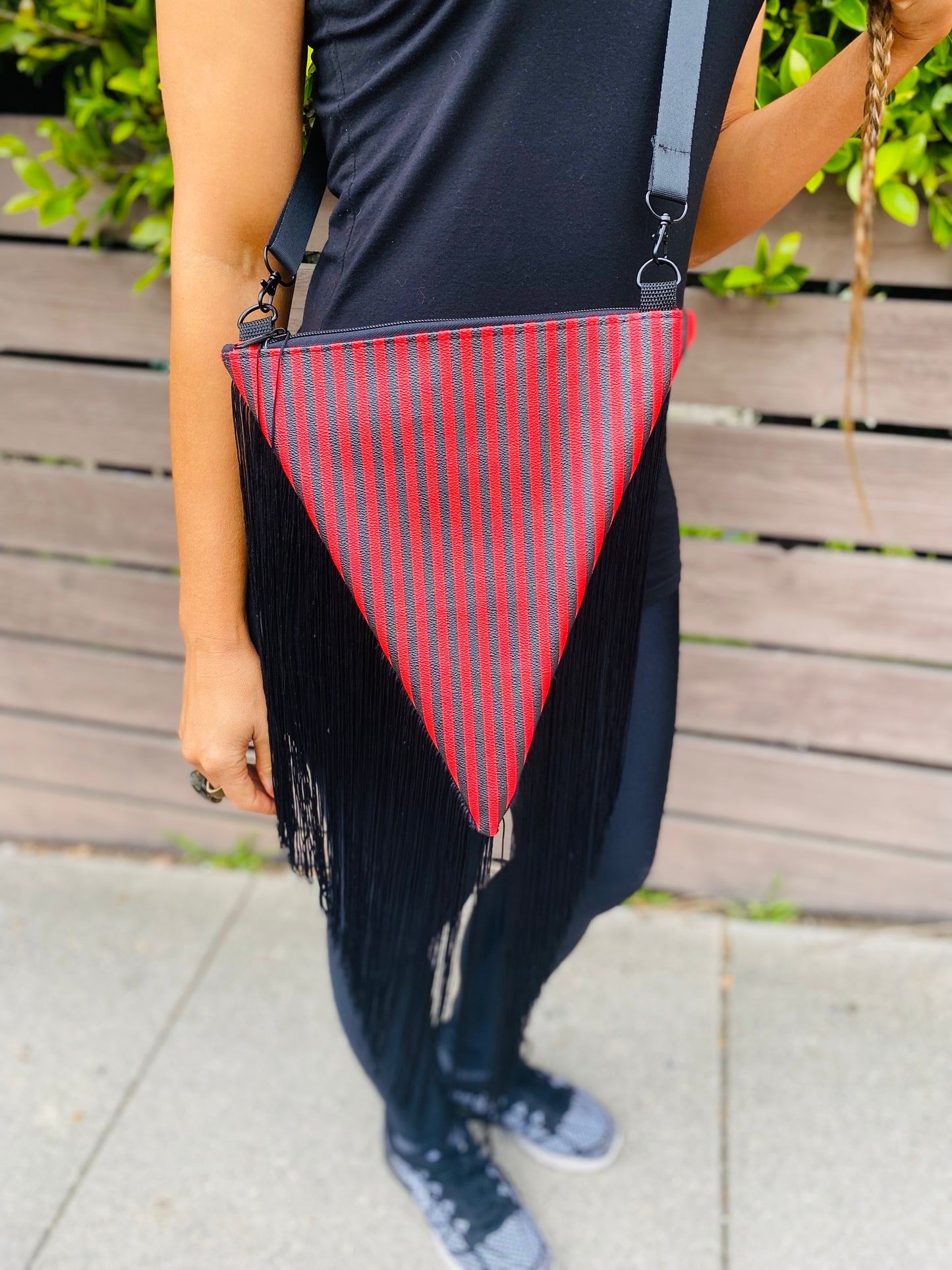 Triangle checkered fringe bag