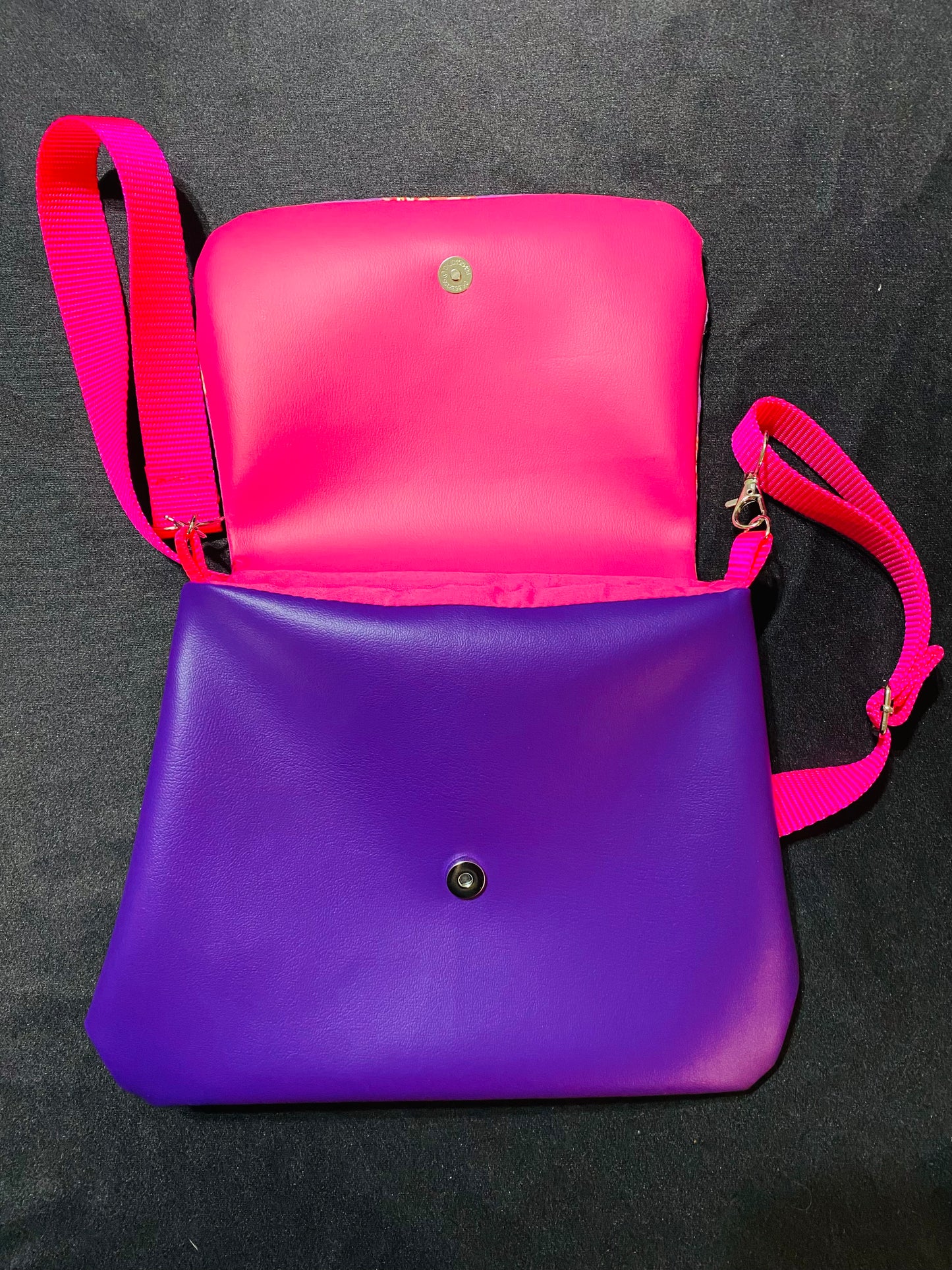 Cheshire Cat crossover bag