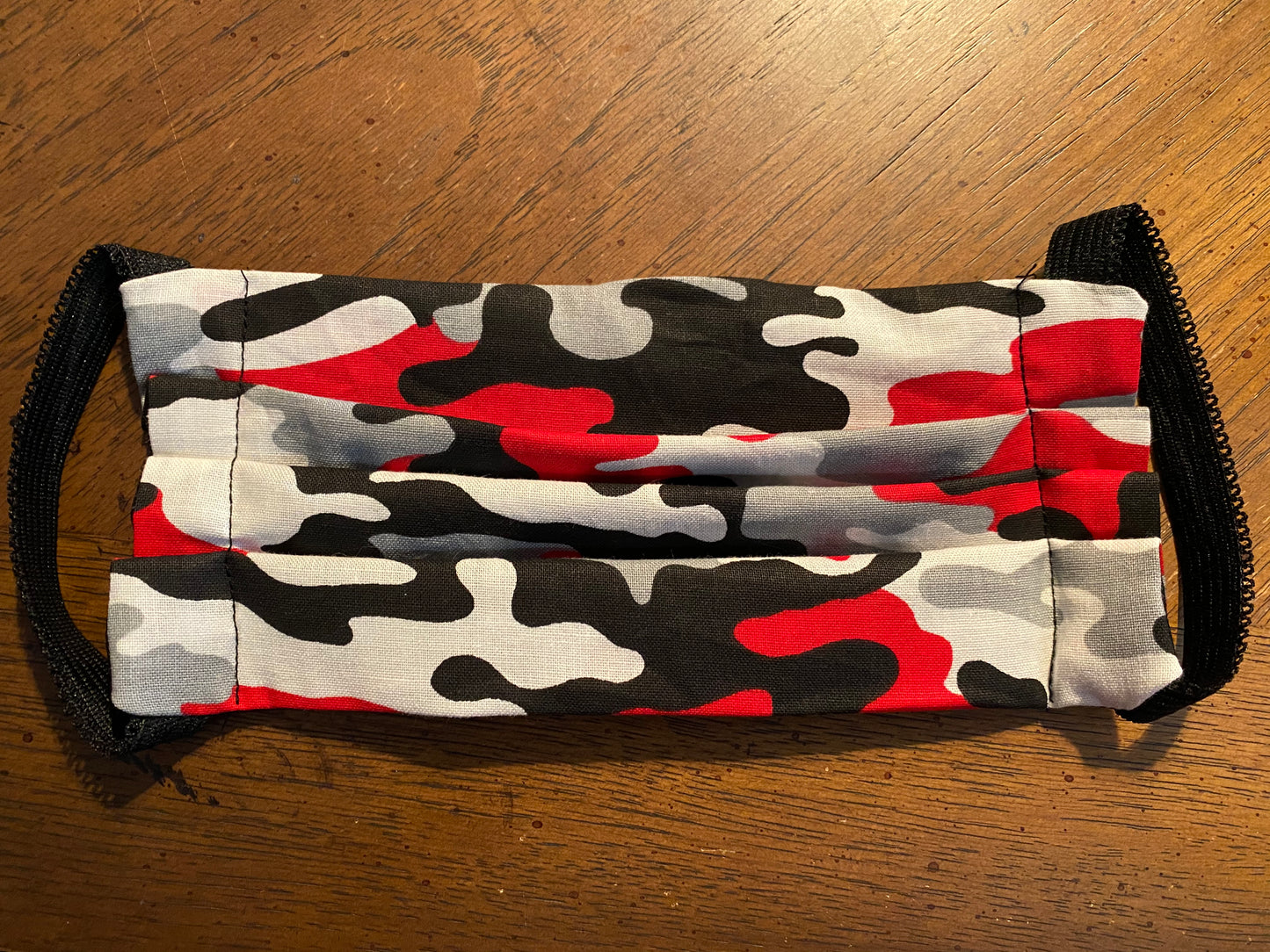 RED CAMO FACE MASk WITH FILTER POCKET