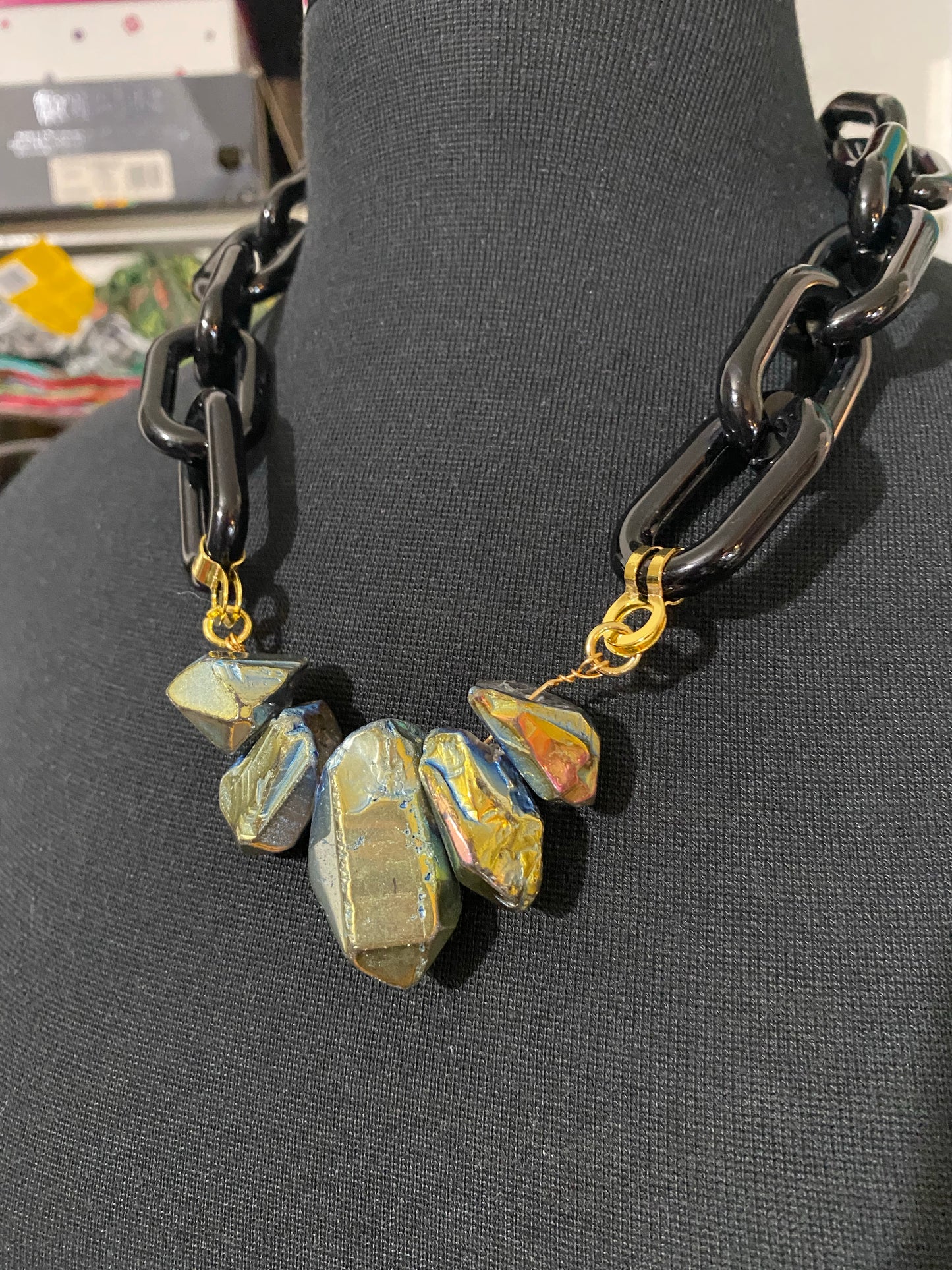 PLASTIC QUARTZ NECKLACE HANDMADE JEWELRY