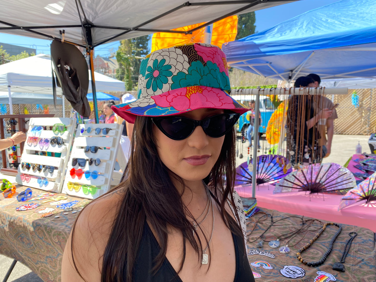 FLOWER POWER BUCKET HAT
