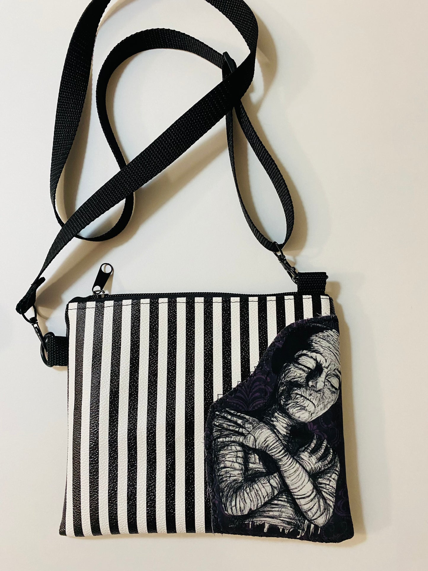 Appliqué striped horror bag