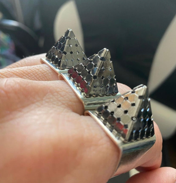 Pyramid ring