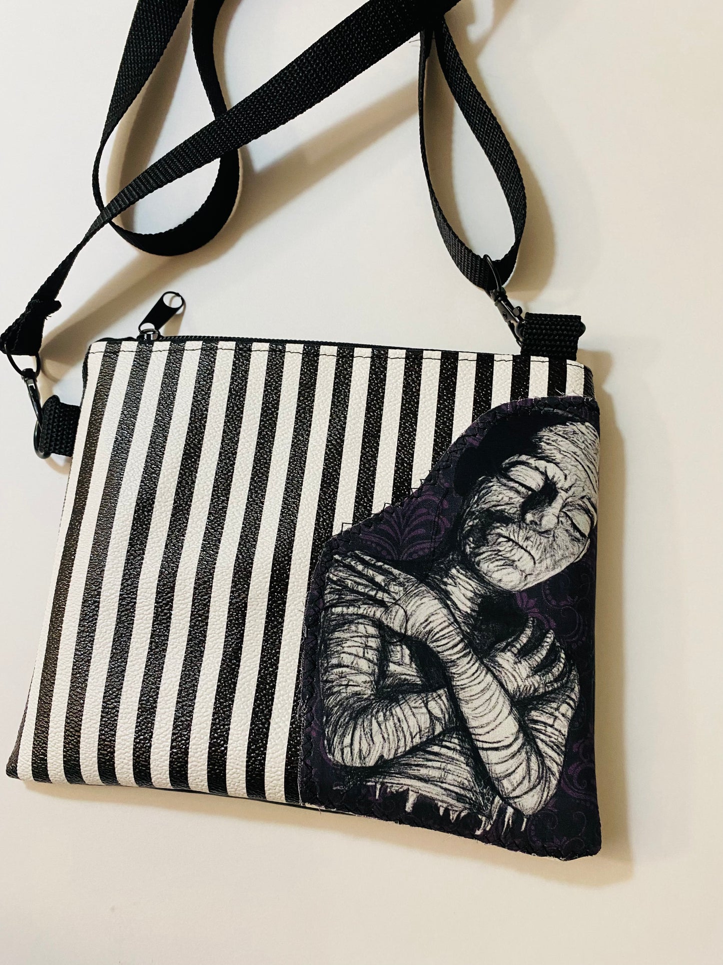 Appliqué striped horror bag