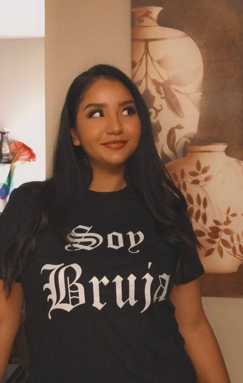 SOY BRUJA UNISEX T-SHIRT
