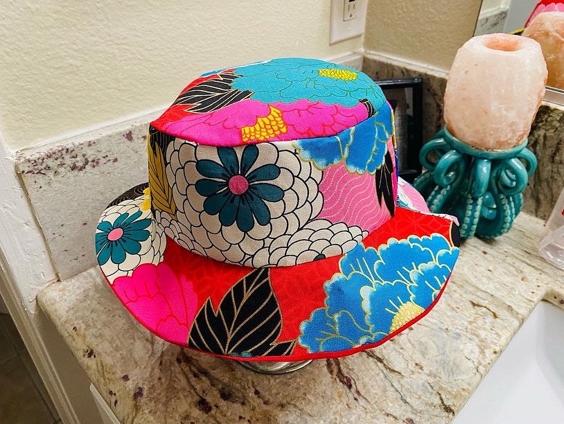 FLOWER POWER BUCKET HAT