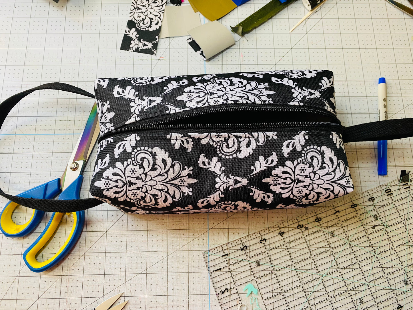 Filigree boxy bag pouch