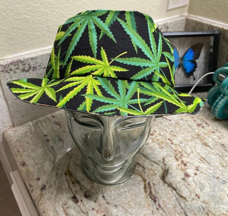 WEED LEAF BUCKET HAT