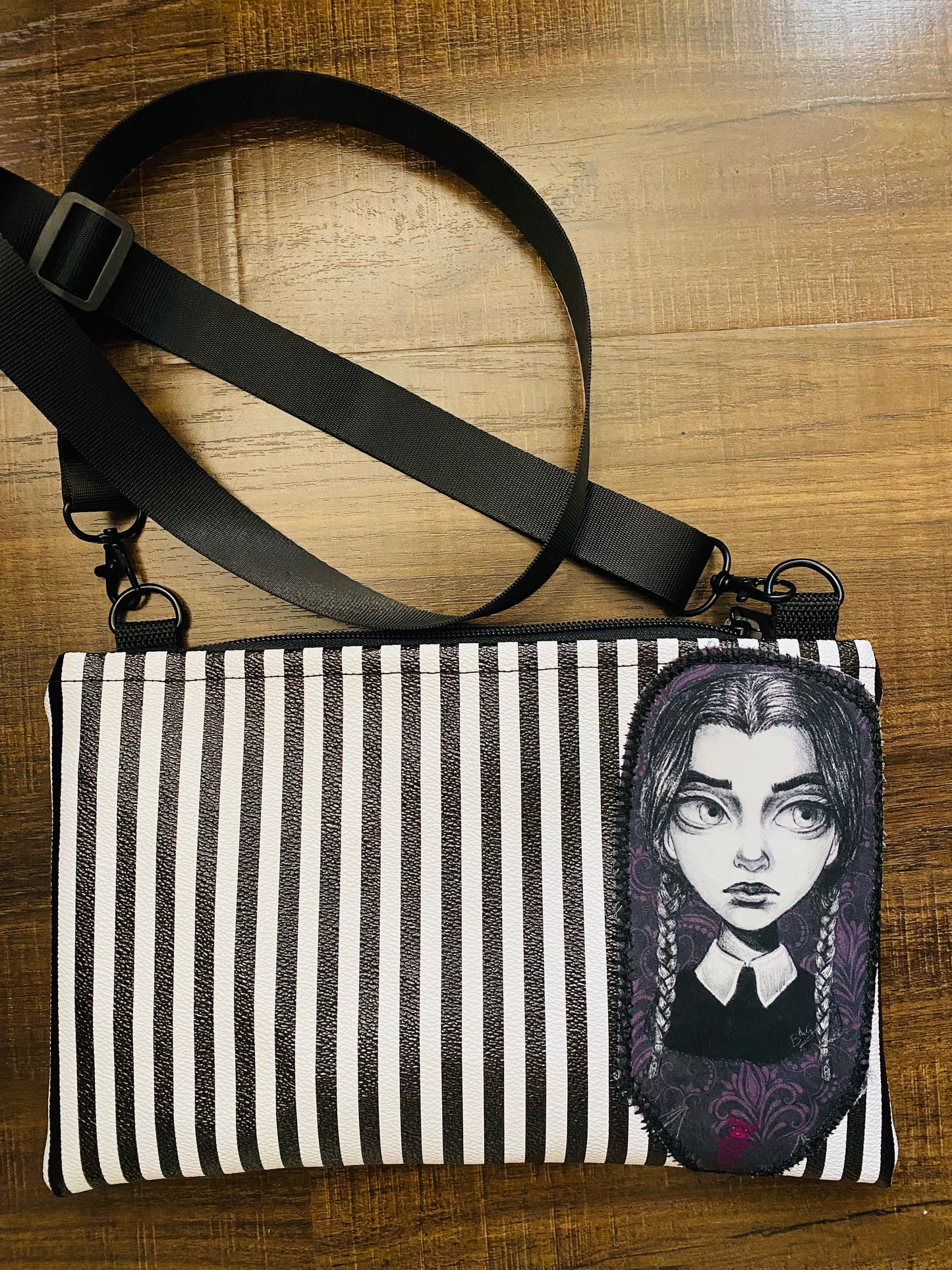 Appliqué striped horror bag