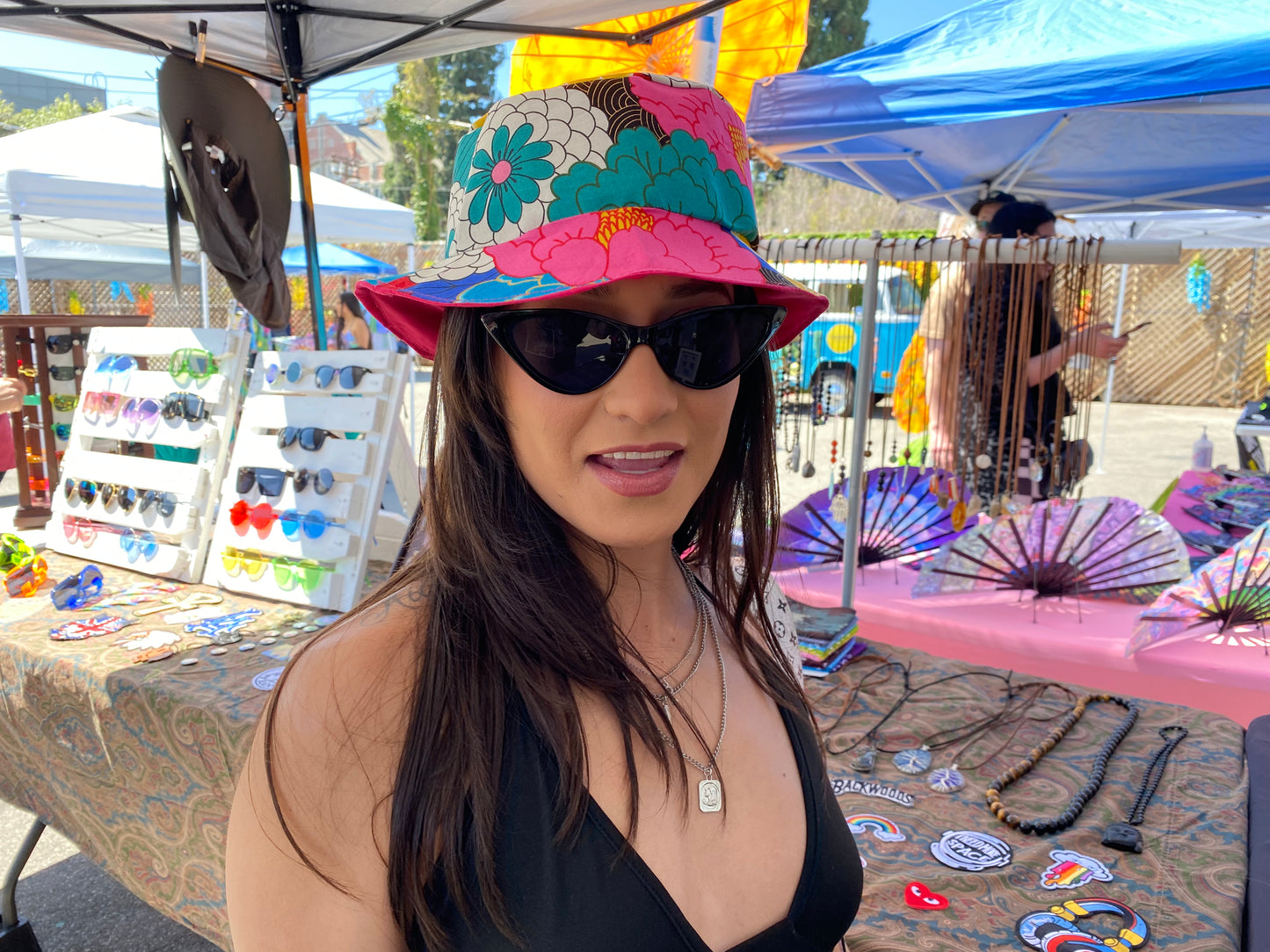 FLOWER POWER BUCKET HAT