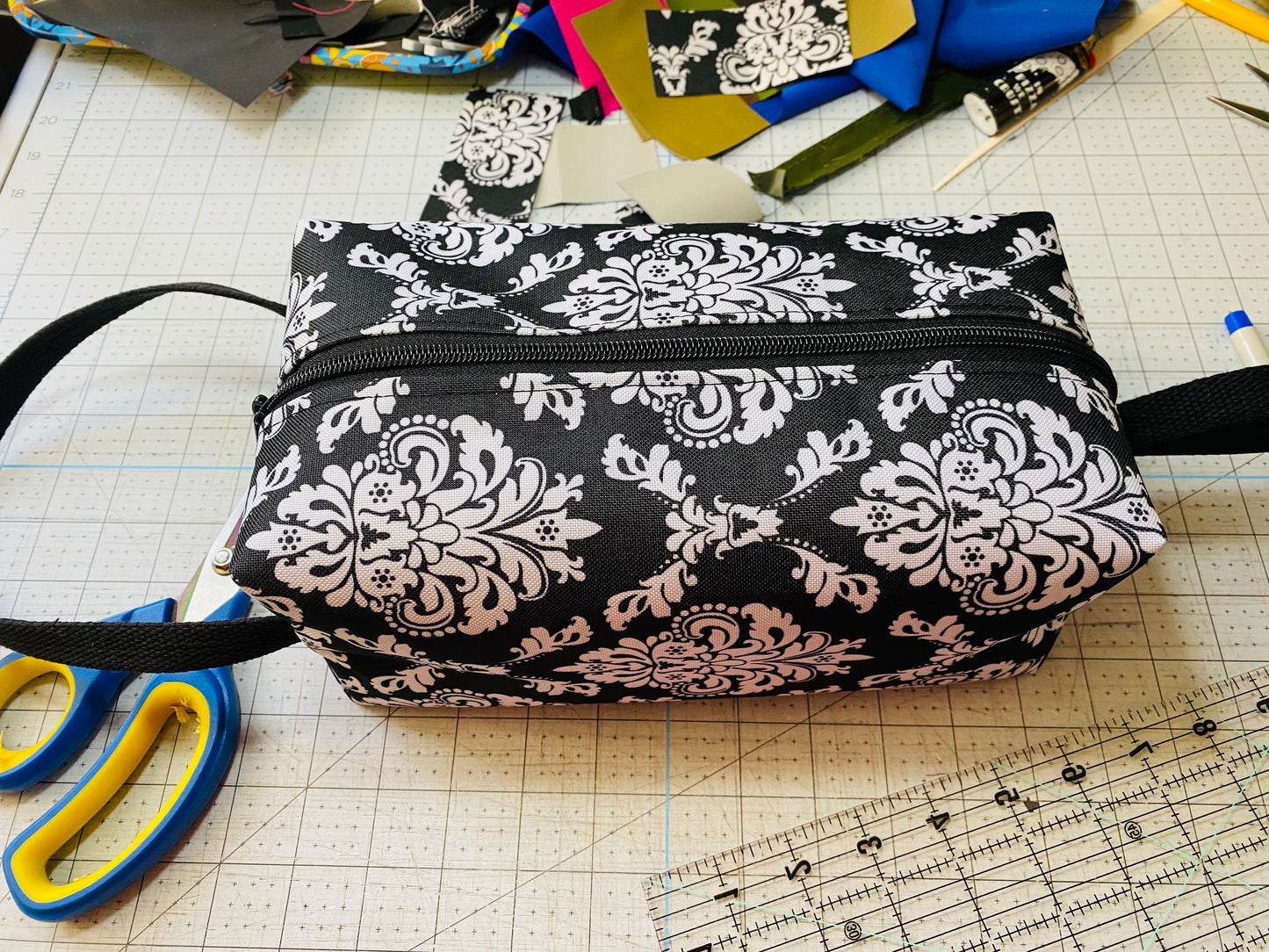 Filigree boxy bag pouch