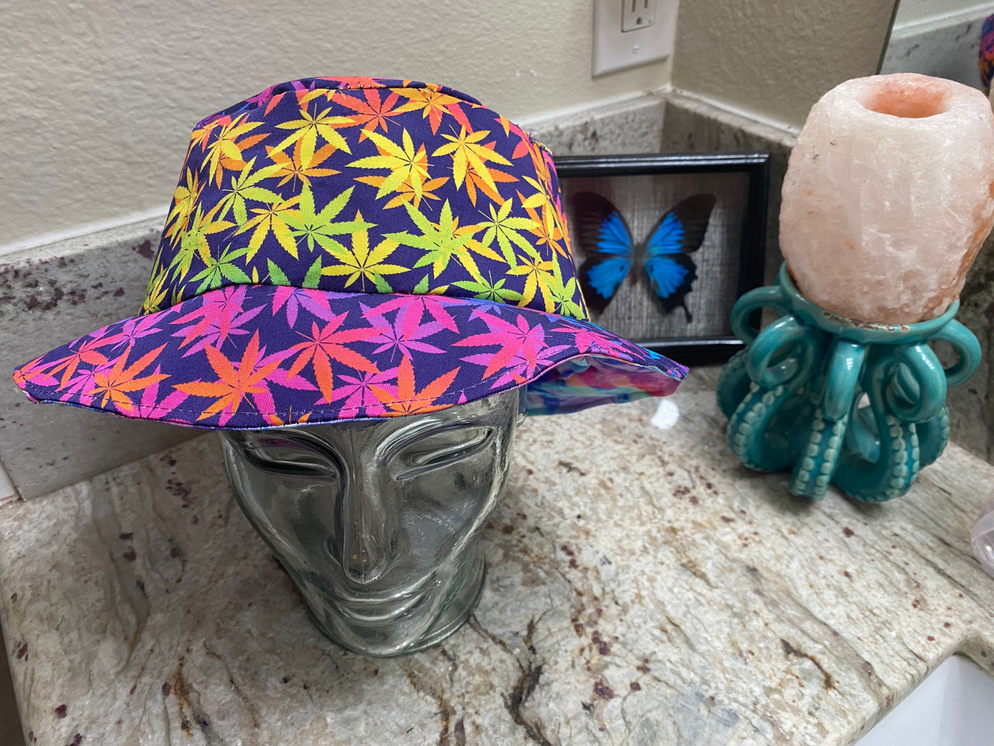 RAINBOW WEED LEAF BUCKET HAT