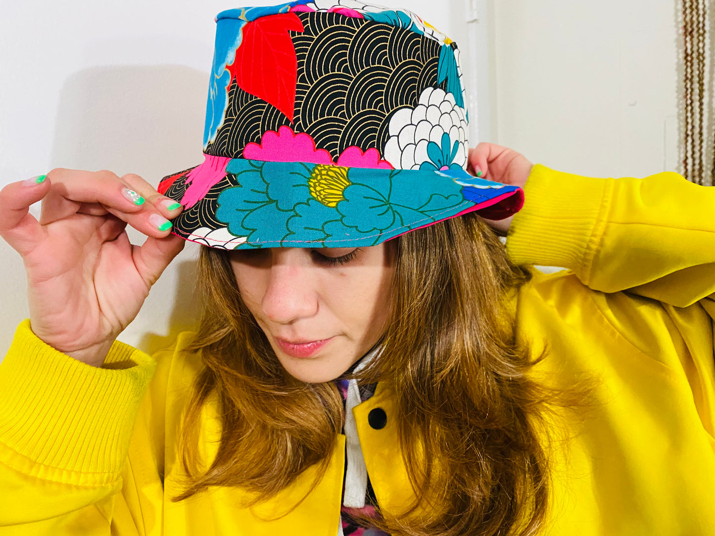 FLOWER POWER BUCKET HAT