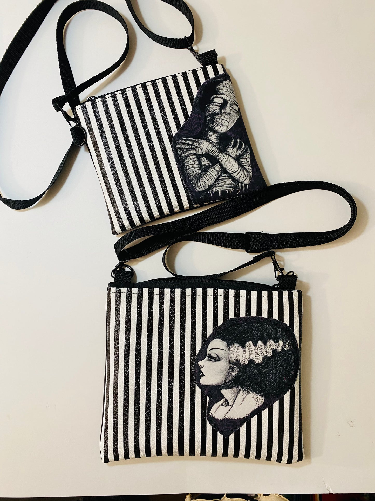 Appliqué striped horror bag