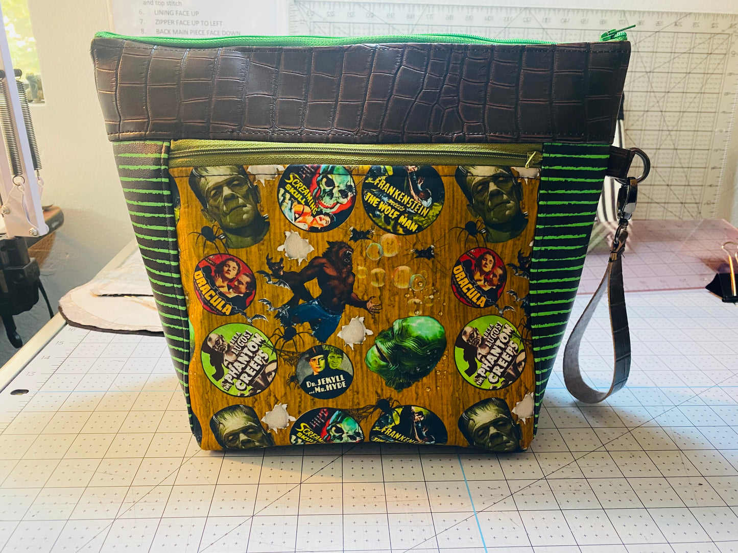 FRANKENSTEIN UNISEX POUCH