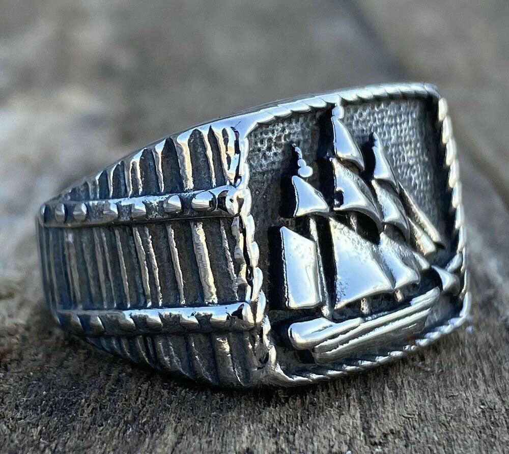 SAILOR RING