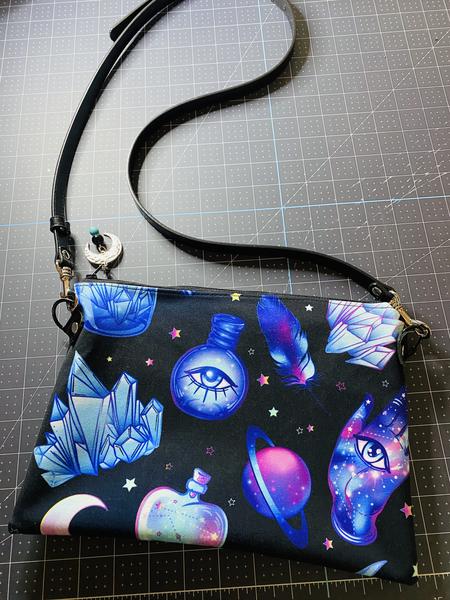 Womens and unisex Crossover handbags