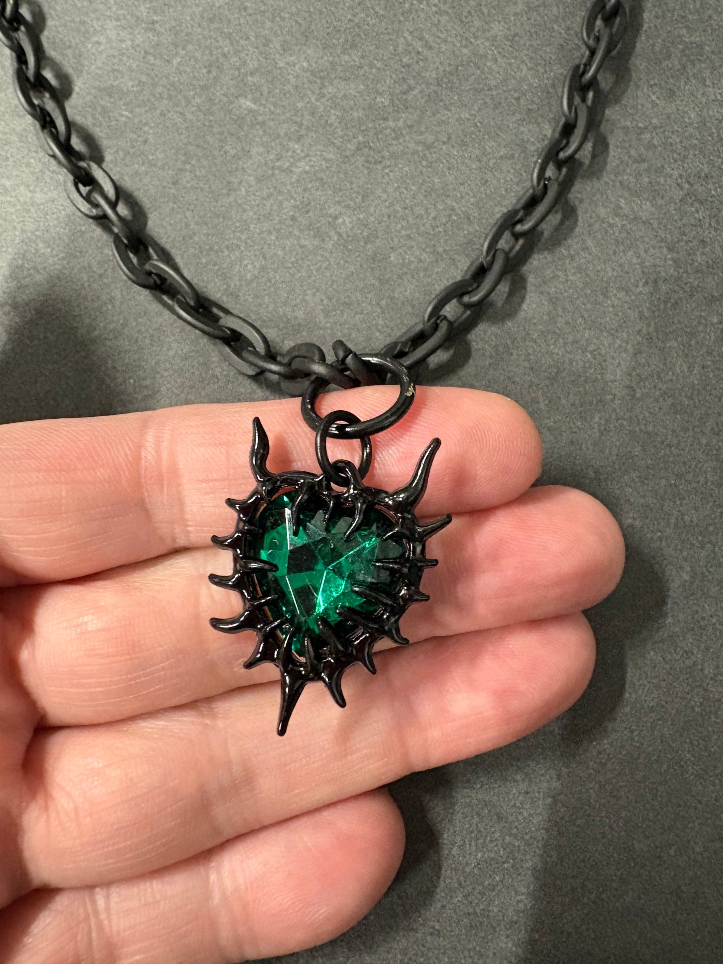 BLACK CHAIN NECKLACE WITH GREEN GOTHIC HEART PENDANT