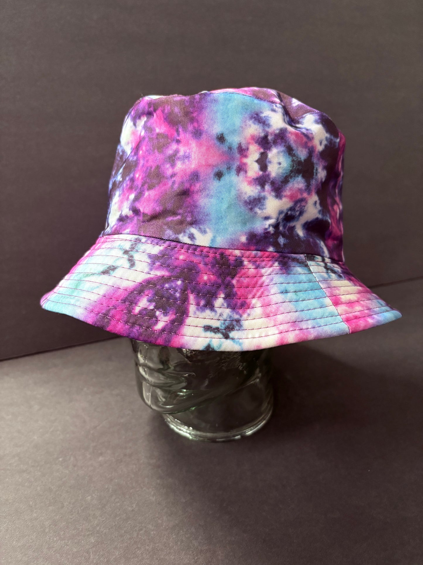 TIE DYE BUCKET HAT