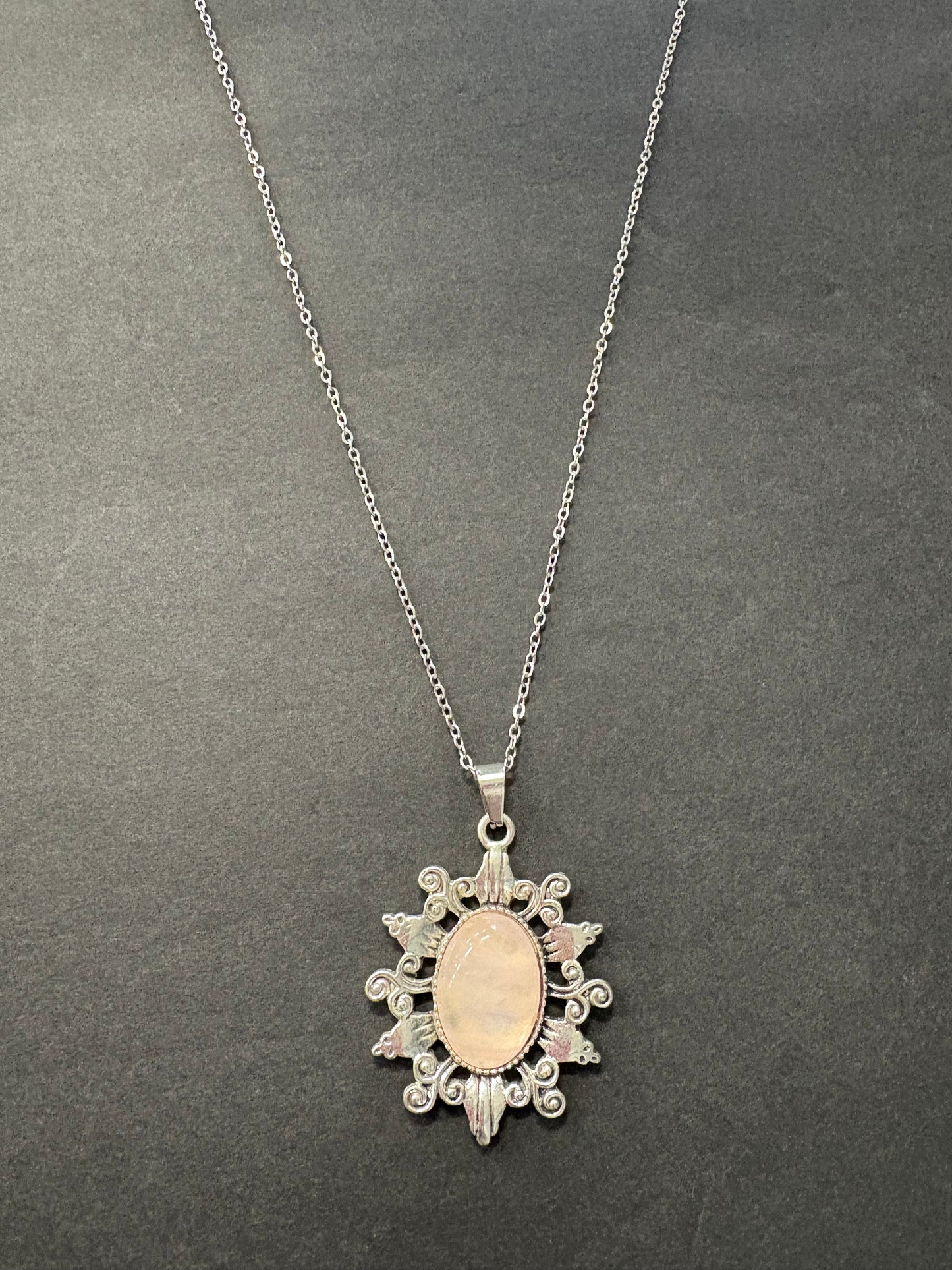 ROSE QUARTS FLOWER NECKLACE