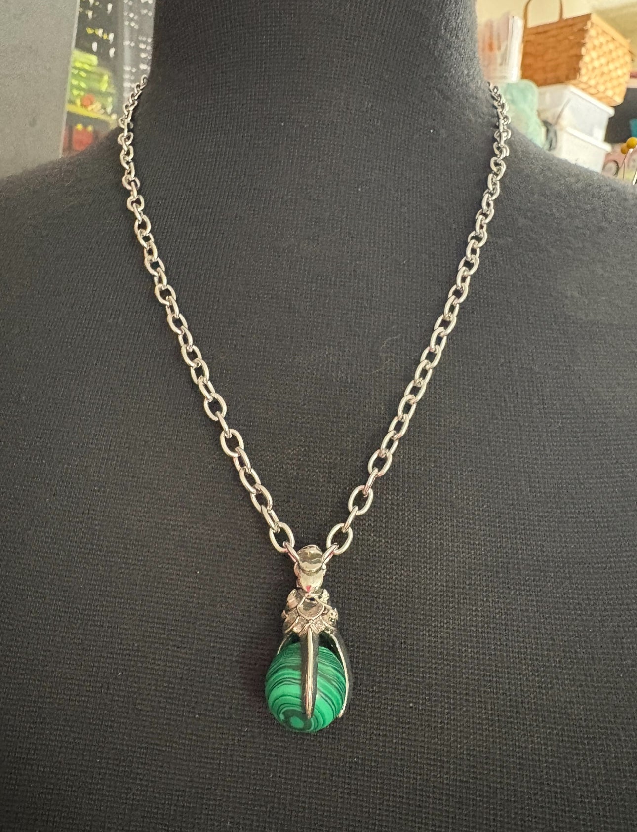 CLAW MALACHITE NECKLACE