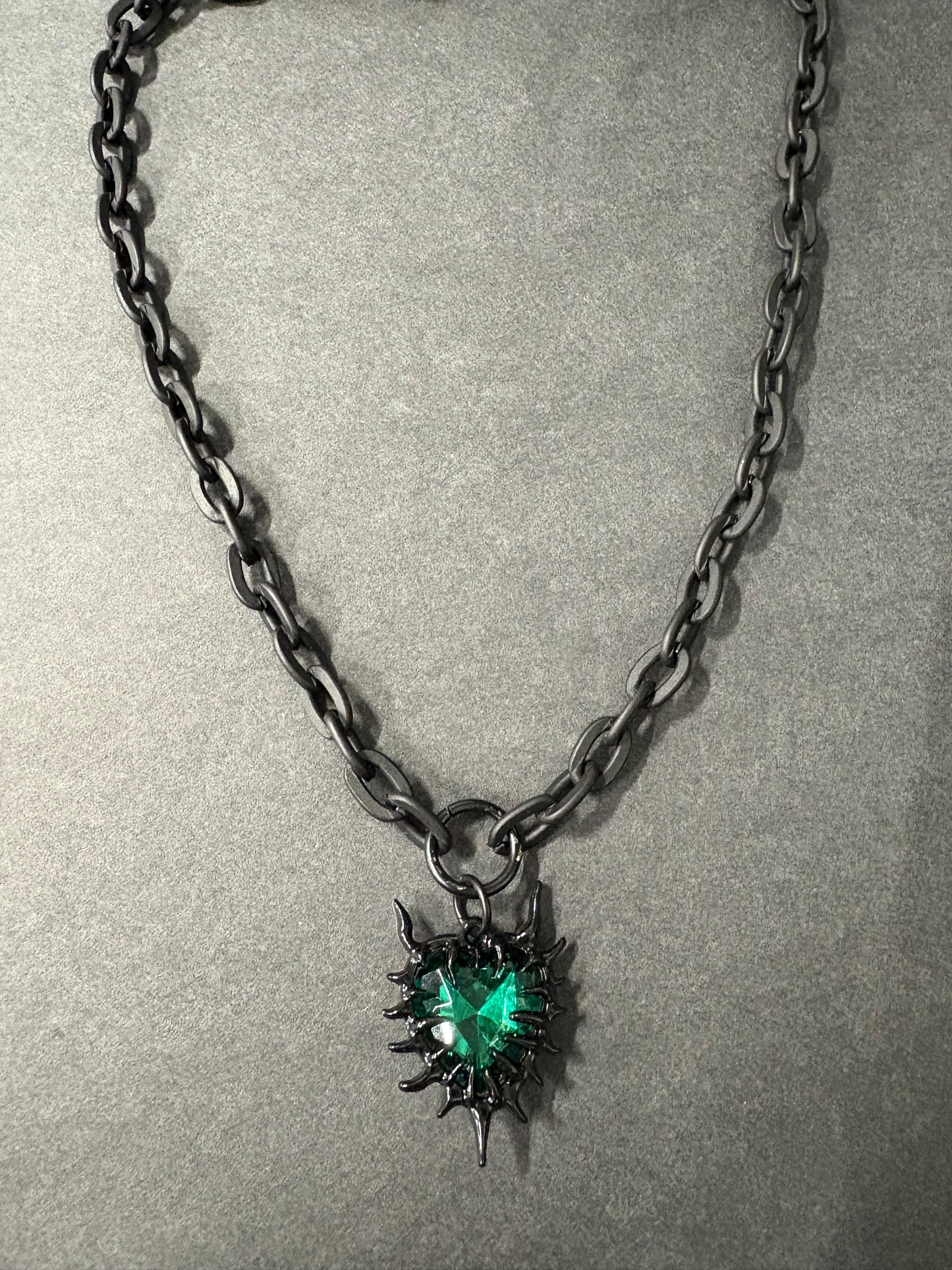 BLACK CHAIN NECKLACE WITH GREEN GOTHIC HEART PENDANT