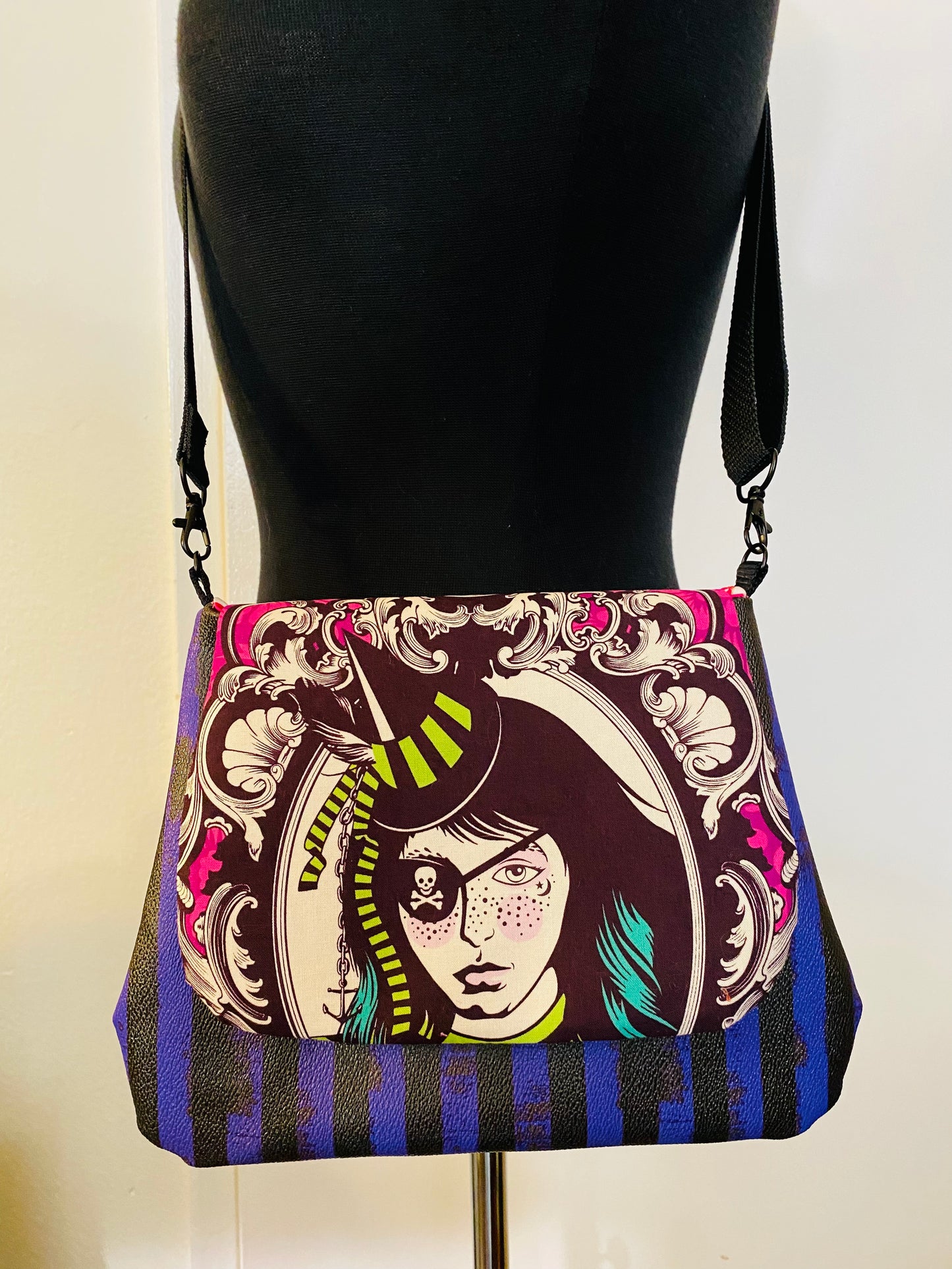NEPTUNIA PIRATE GIRL CROSSOVER BAG