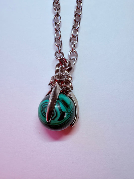 CLAW MALACHITE NECKLACE