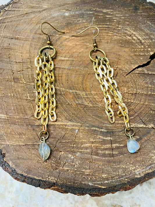 Chain with moonstone bead detail