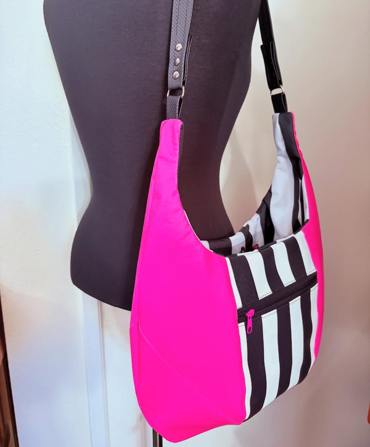 HOBO SLOUCH PINK TOTE BAG WITH STRIPES