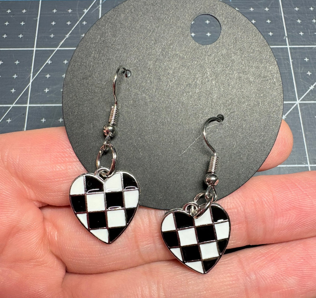 Checkered heart earrings
